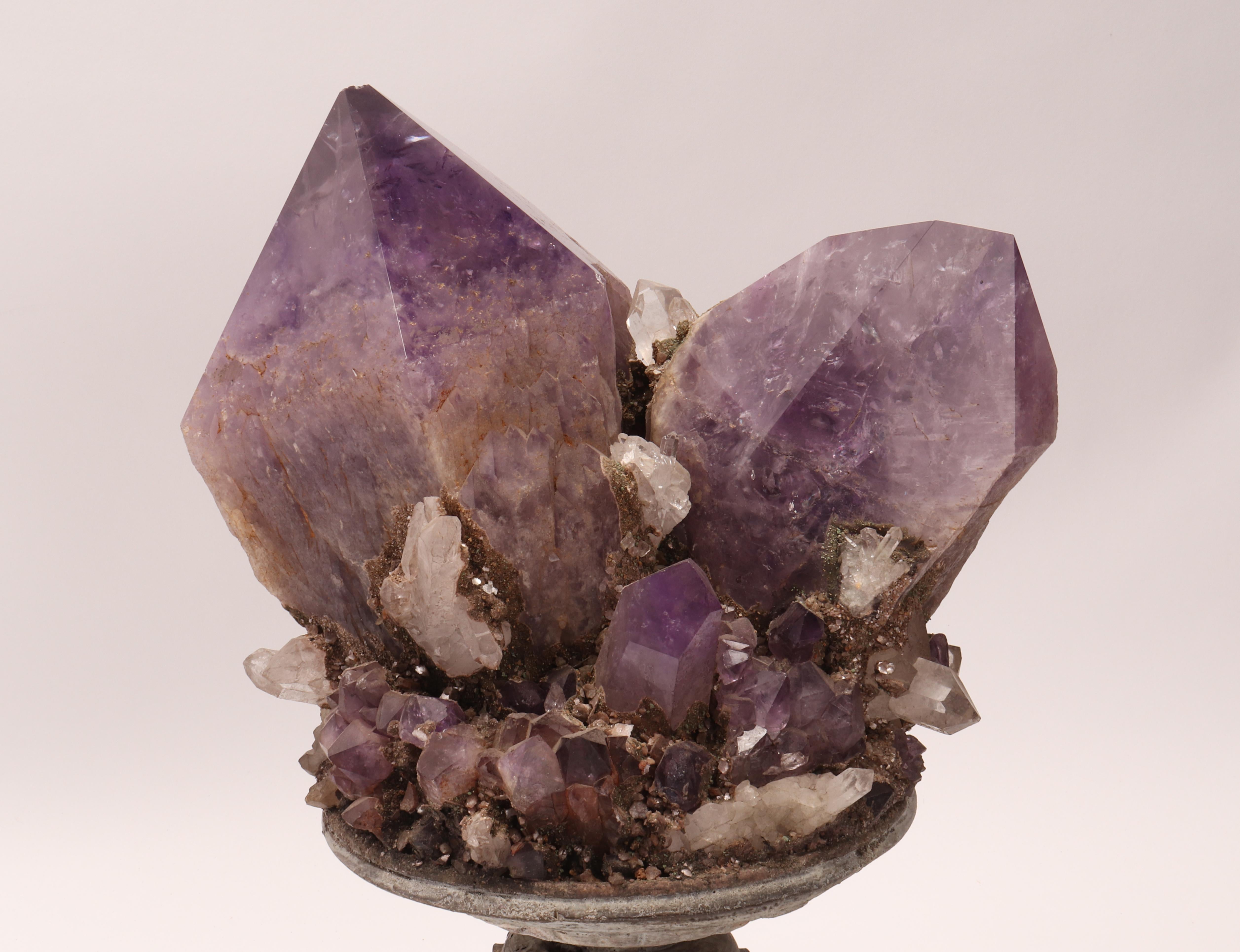 italien Spécimen naturel un groupe de cristaux d'améthyste, Italie, 1880 en vente