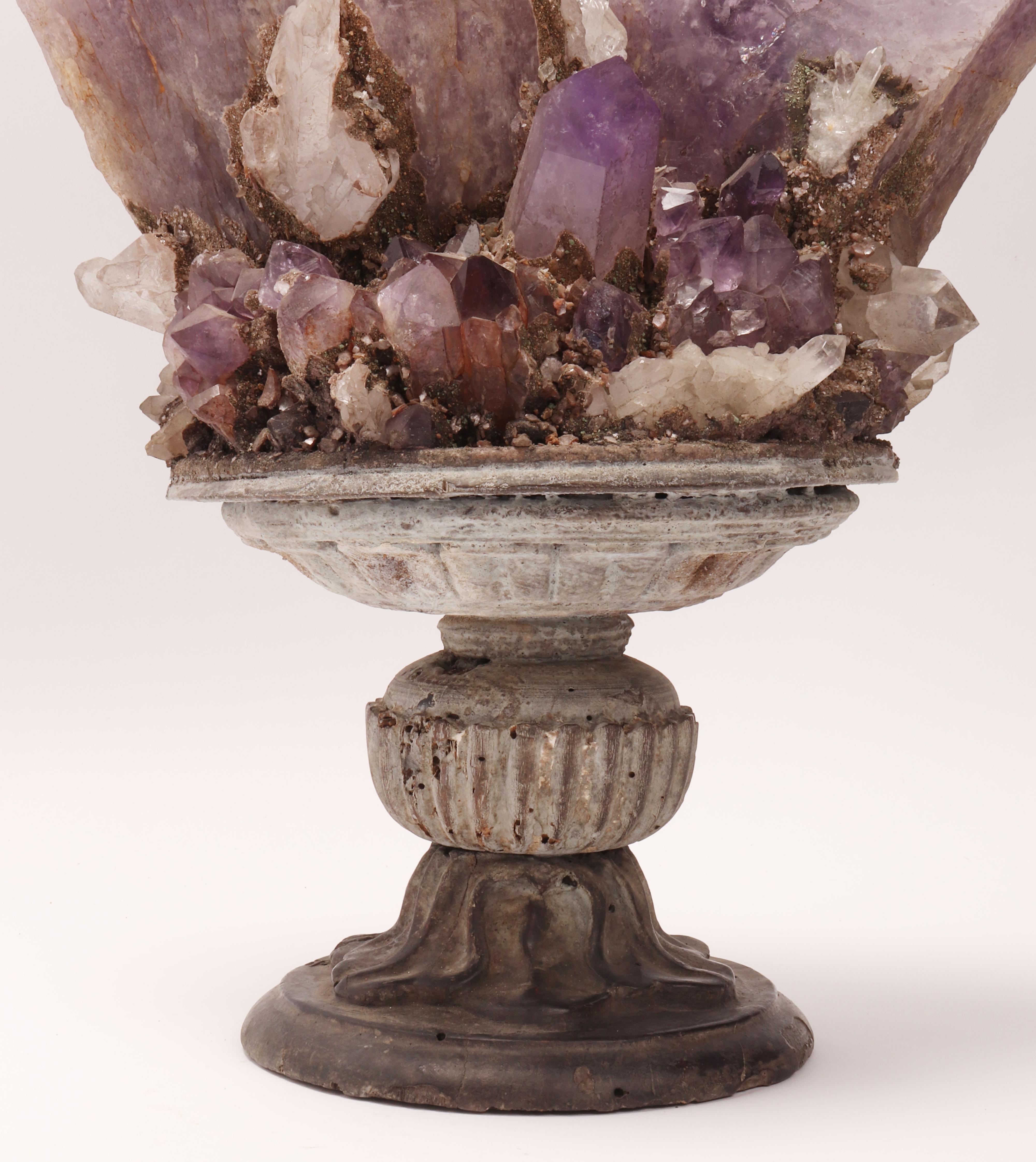 Spécimen naturel un groupe de cristaux d'améthyste, Italie, 1880 Bon état - En vente à Milan, IT
