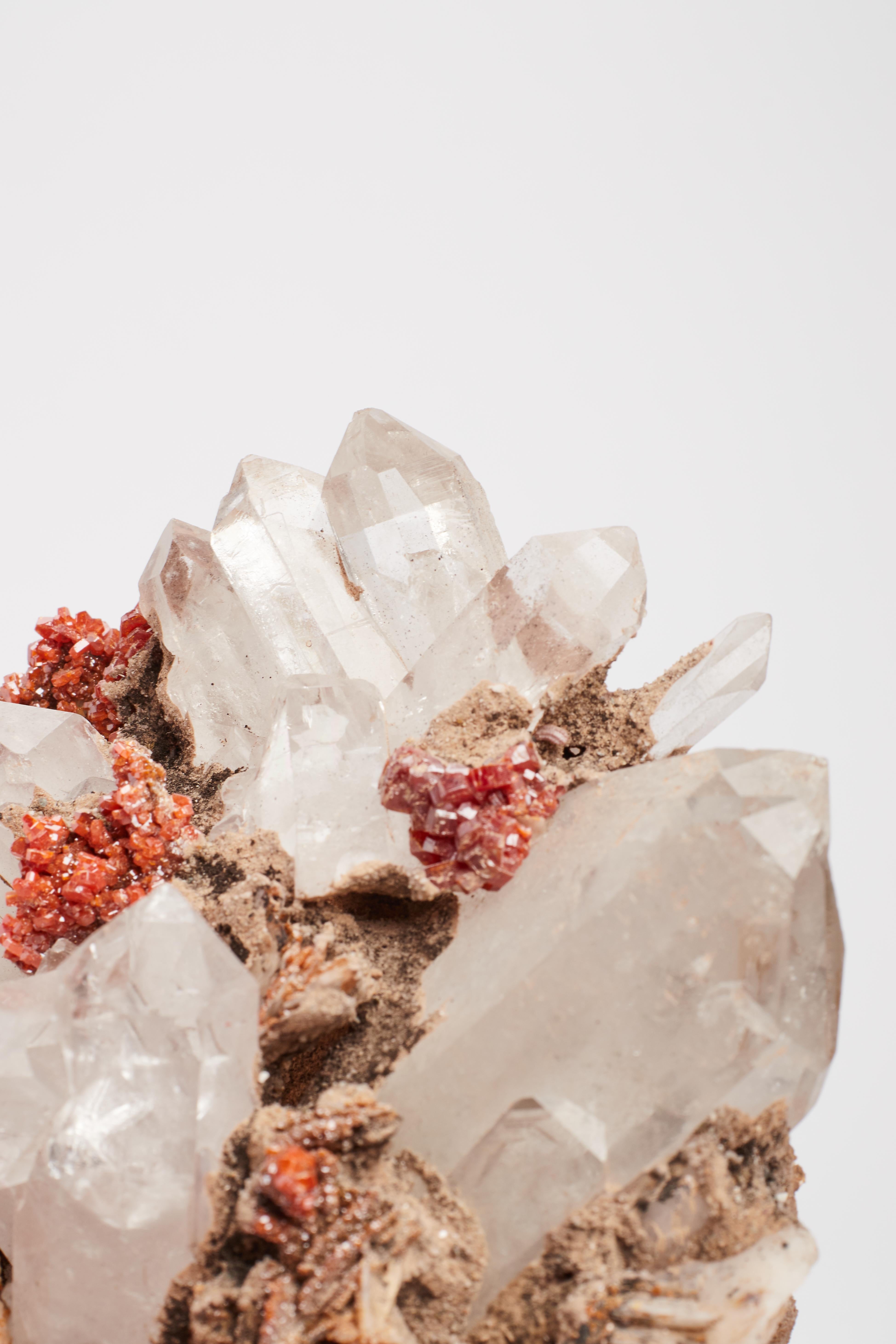 Natural specimen: a pair of quartz and vanadinite crystals, Italy 1880. For Sale 1