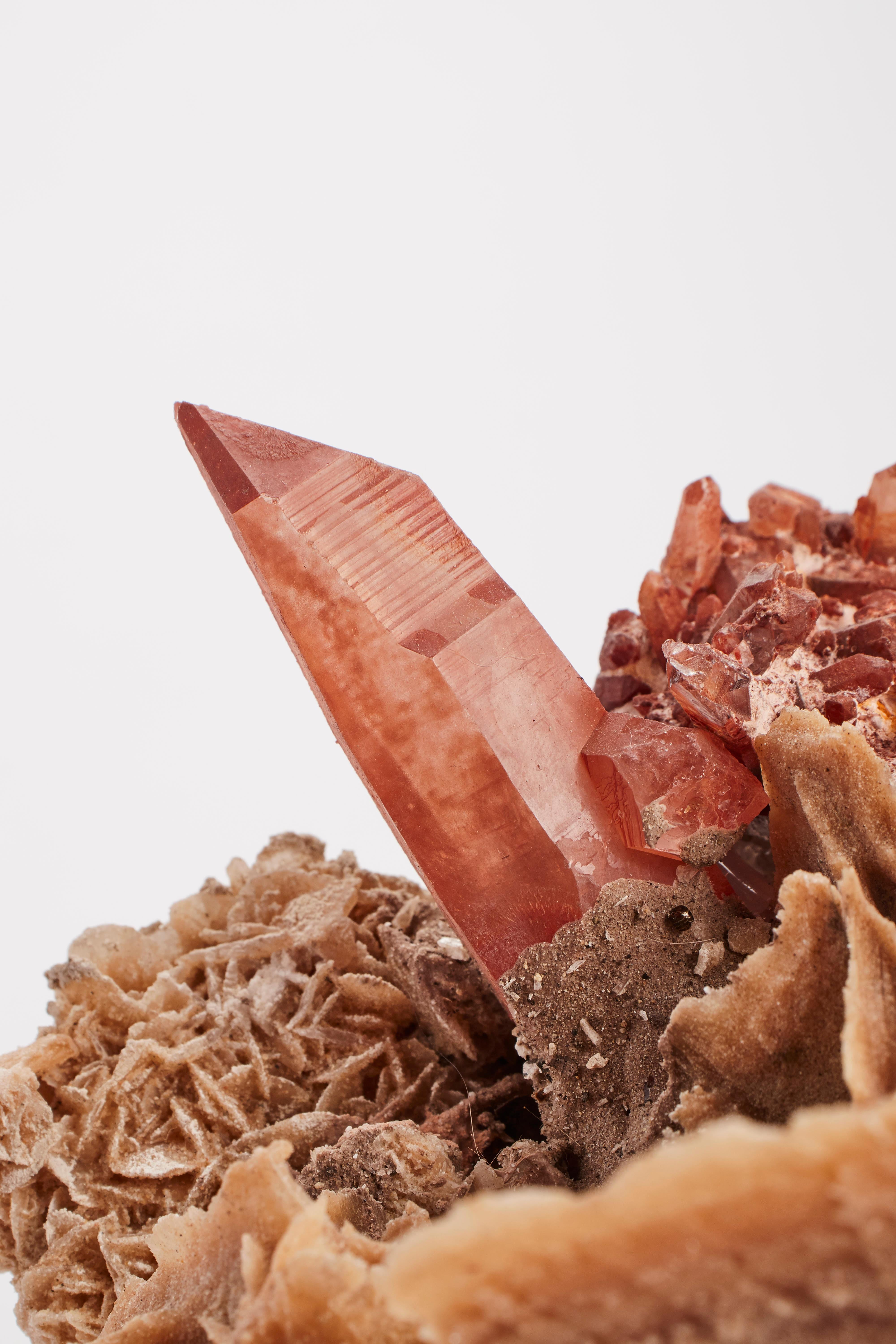 Natural Specimen Desert Rose and Red Crystals, Italy, 1880 In Excellent Condition In Milan, IT