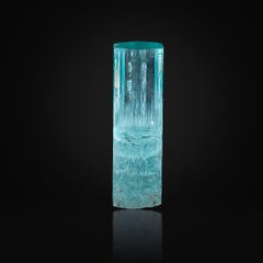 Esemplare naturale di cristallo singolo di acquamarina blu acqua proveniente dal Pakistan