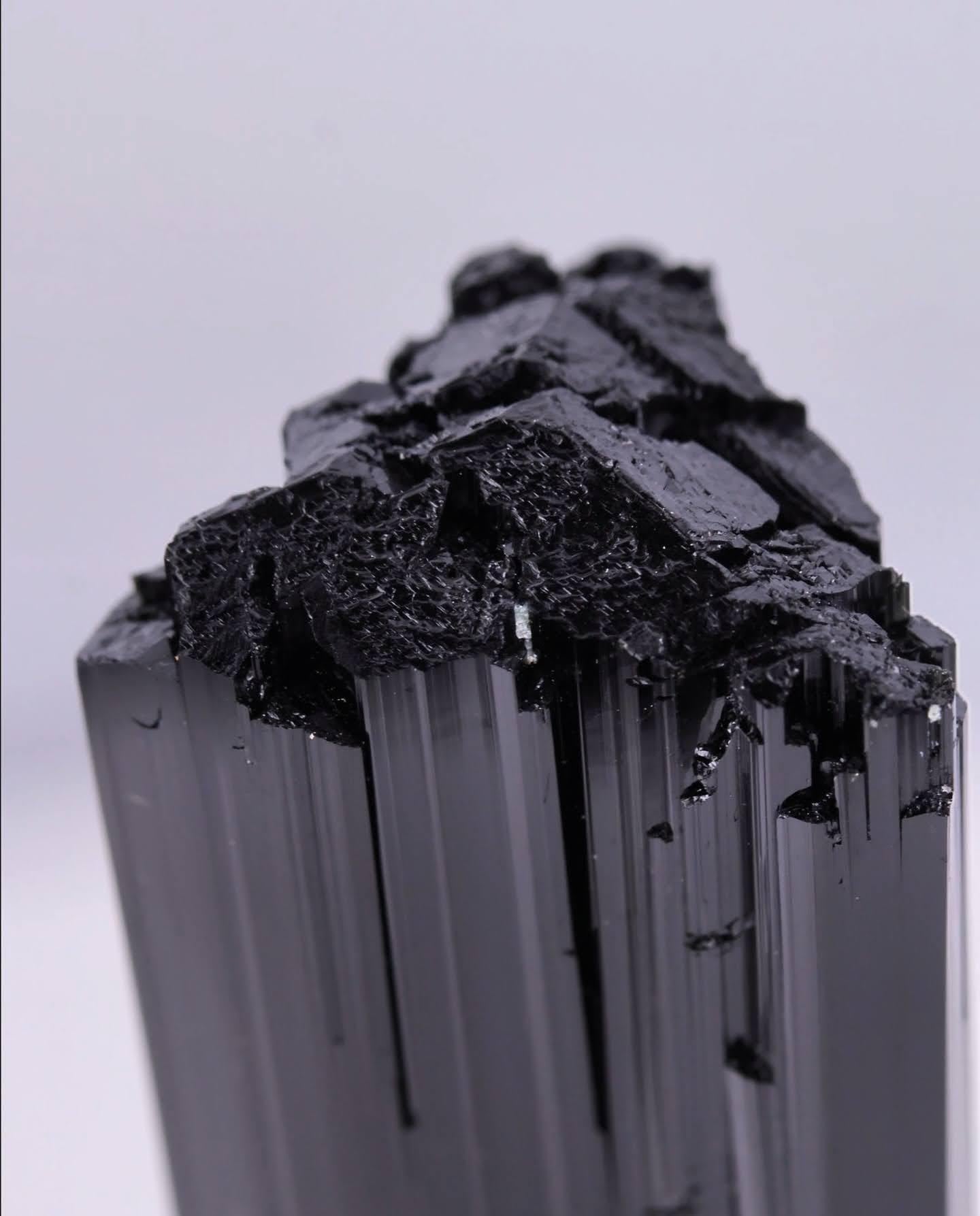 Spécimen naturel de Schorl noir sur cristaux de quartz du Pakistan Bon état - En vente à Peshawar, PK