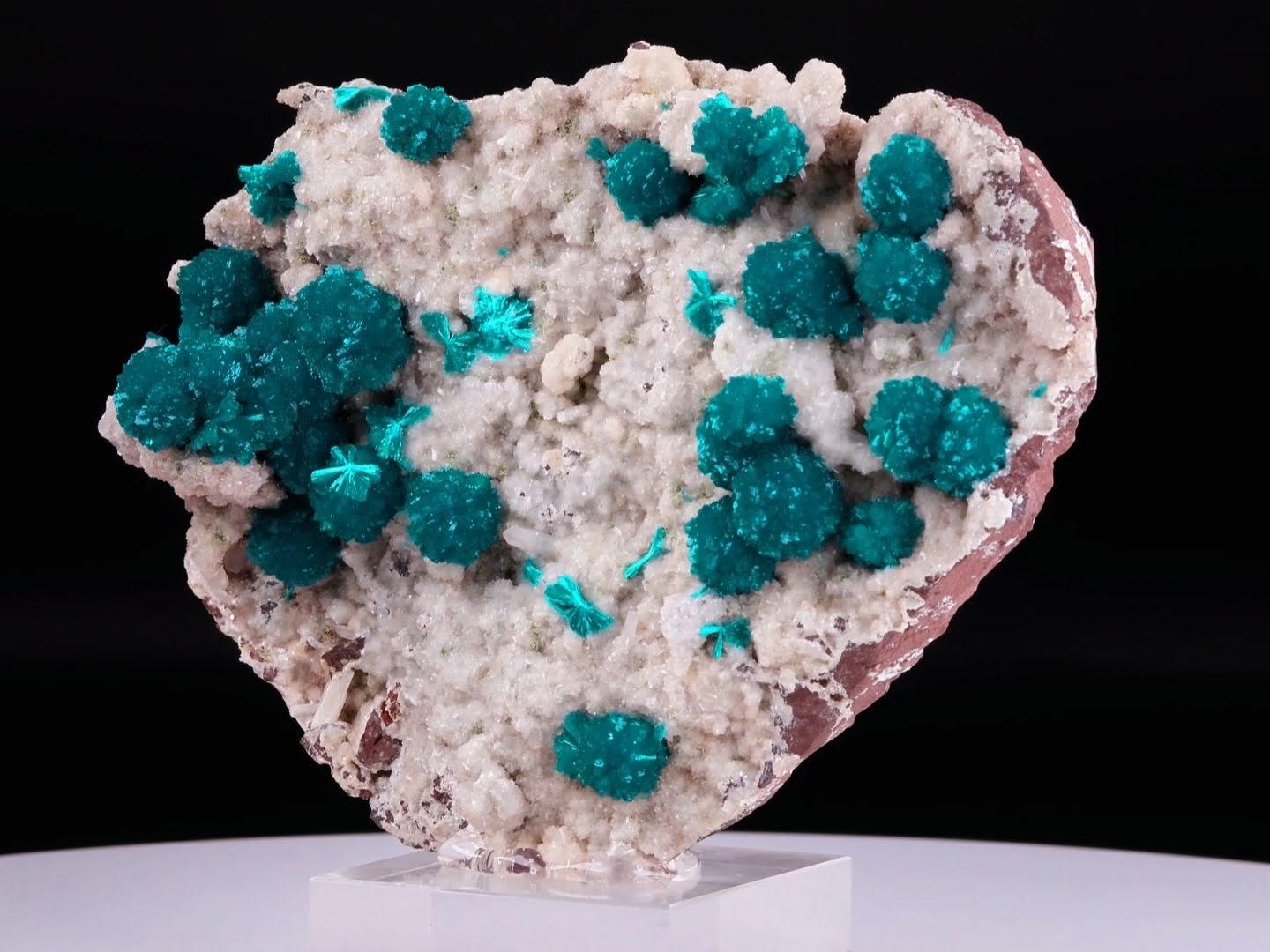 Natural Specimen Of Blue Cavansite Crystals On Matrix From India en venta 2