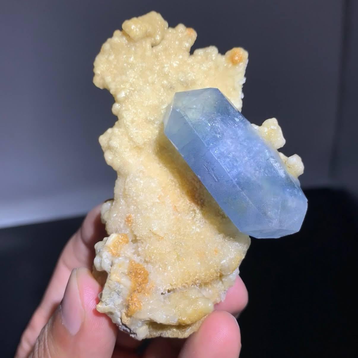 Espécimen Natural De Cristales De Celestita Azul Sobre Calcita De Afganistán Afgano en venta