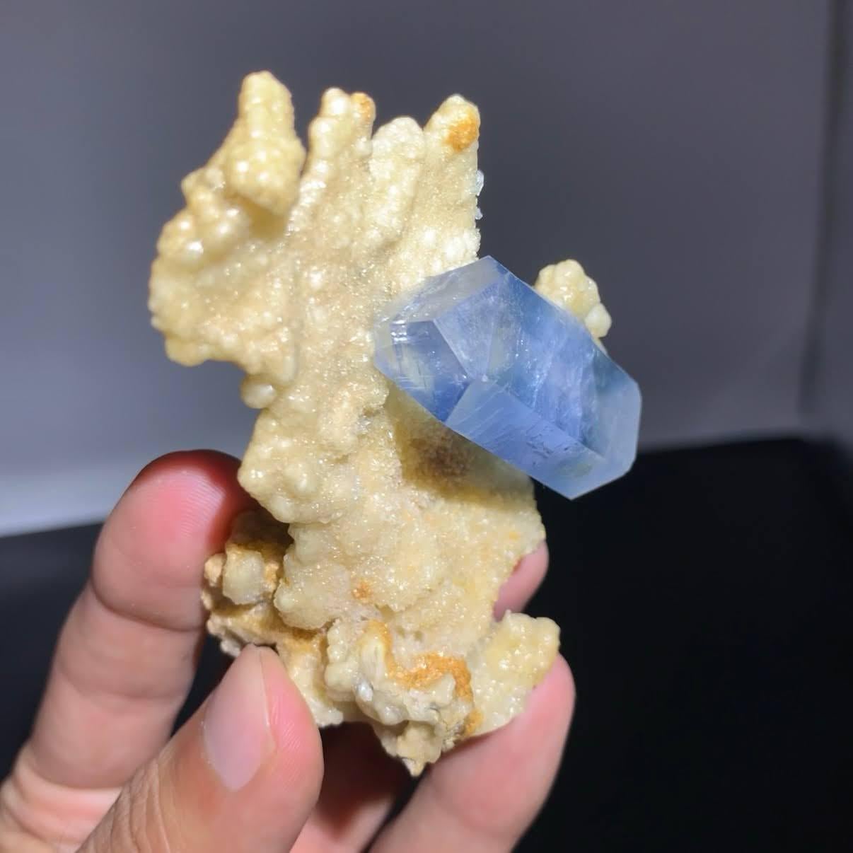 Espécimen Natural De Cristales De Celestita Azul Sobre Calcita De Afganistán en Bueno estado para la venta en Peshawar, PK