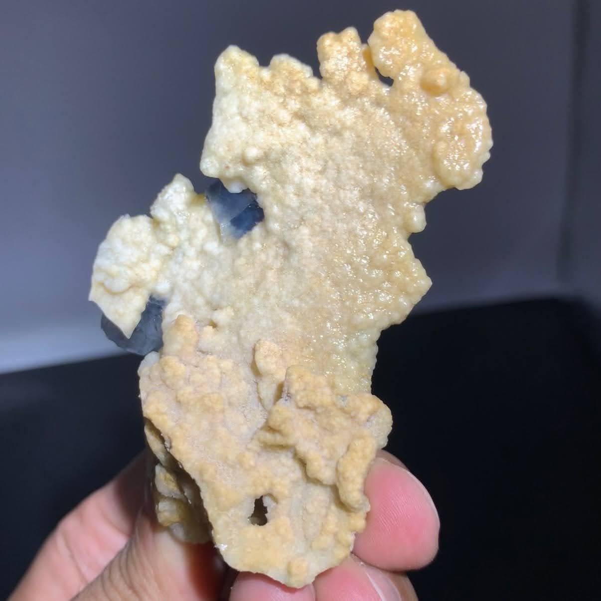 Espécimen Natural De Cristales De Celestita Azul Sobre Calcita De Afganistán en venta 1