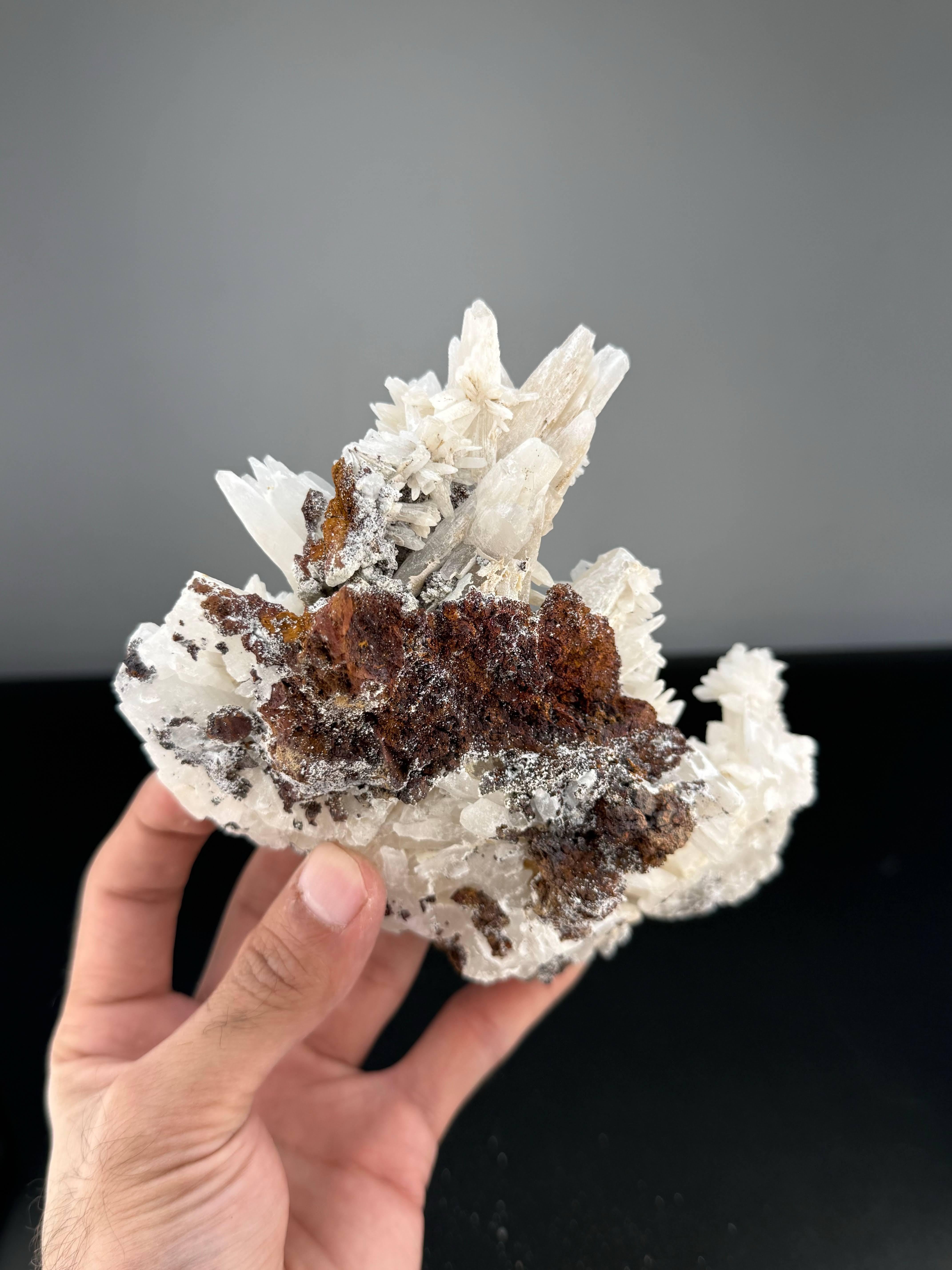 Natural Specimen Of Calcite Cluster From Pakistan In Good Condition For Sale In Peshawar, PK