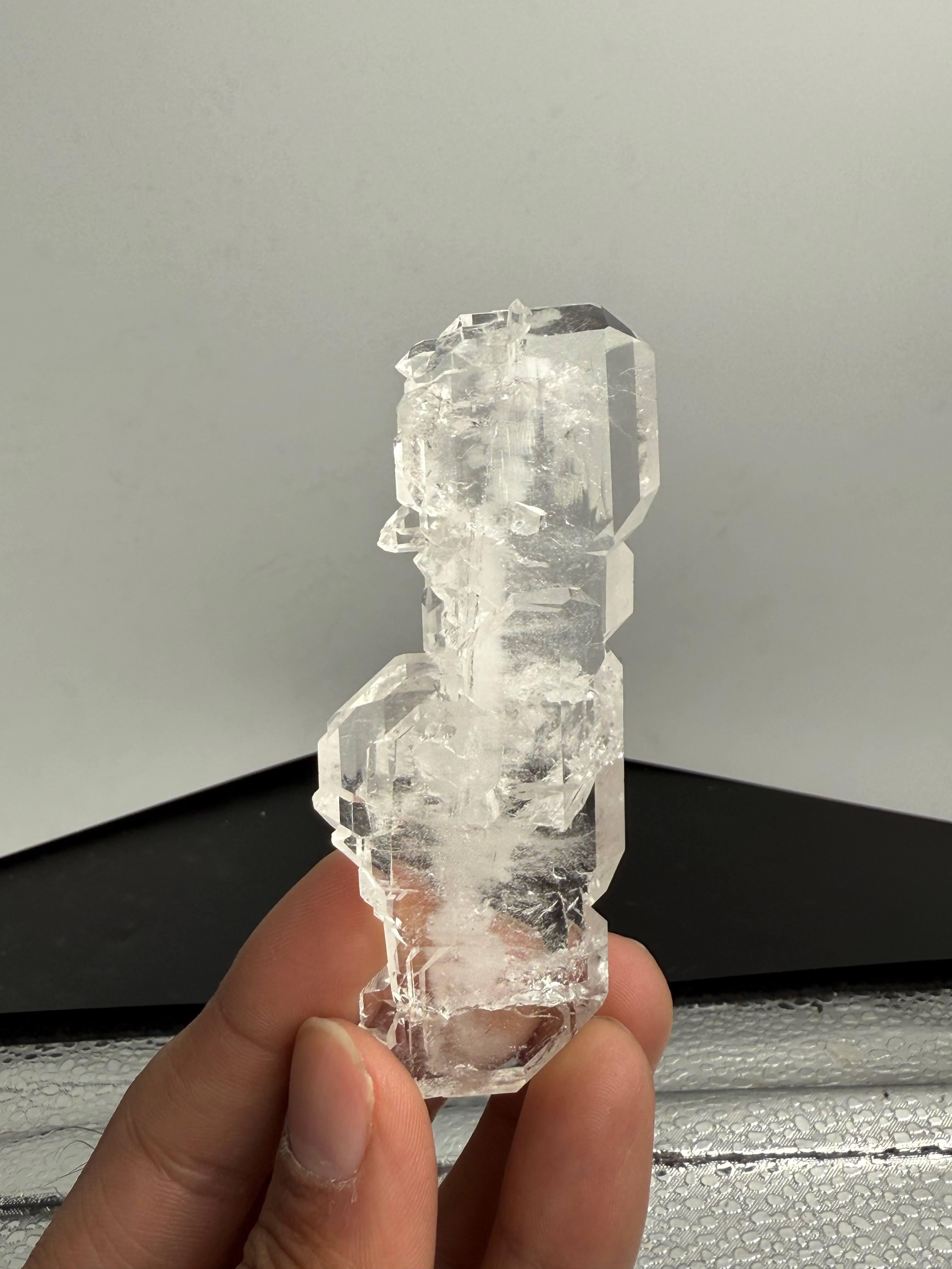 Spécimen Naturel de Sculpture en Quartz Faden Clair du Pakistan en vente 3