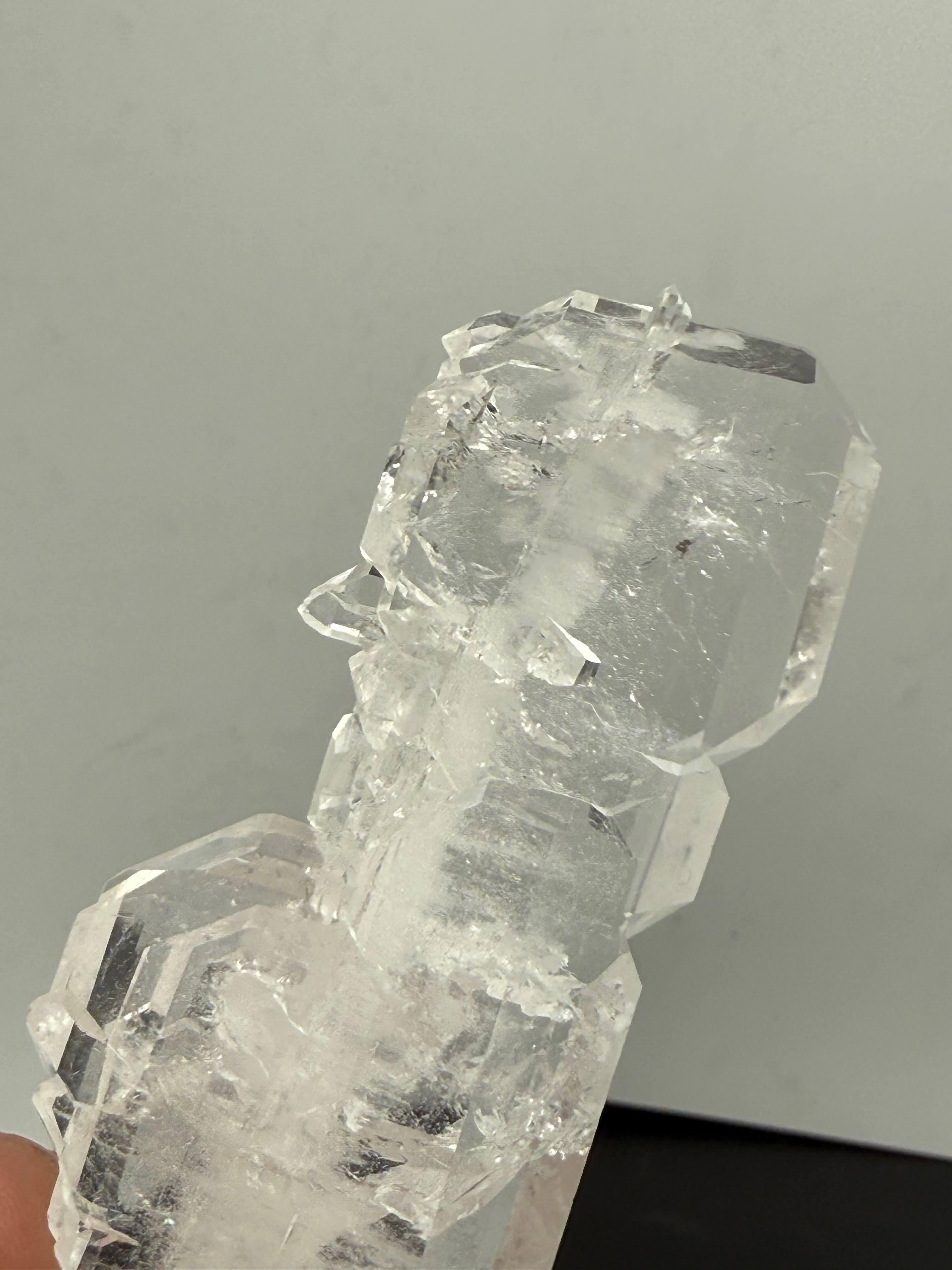 XXIe siècle et contemporain Spécimen Naturel de Sculpture en Quartz Faden Clair du Pakistan en vente
