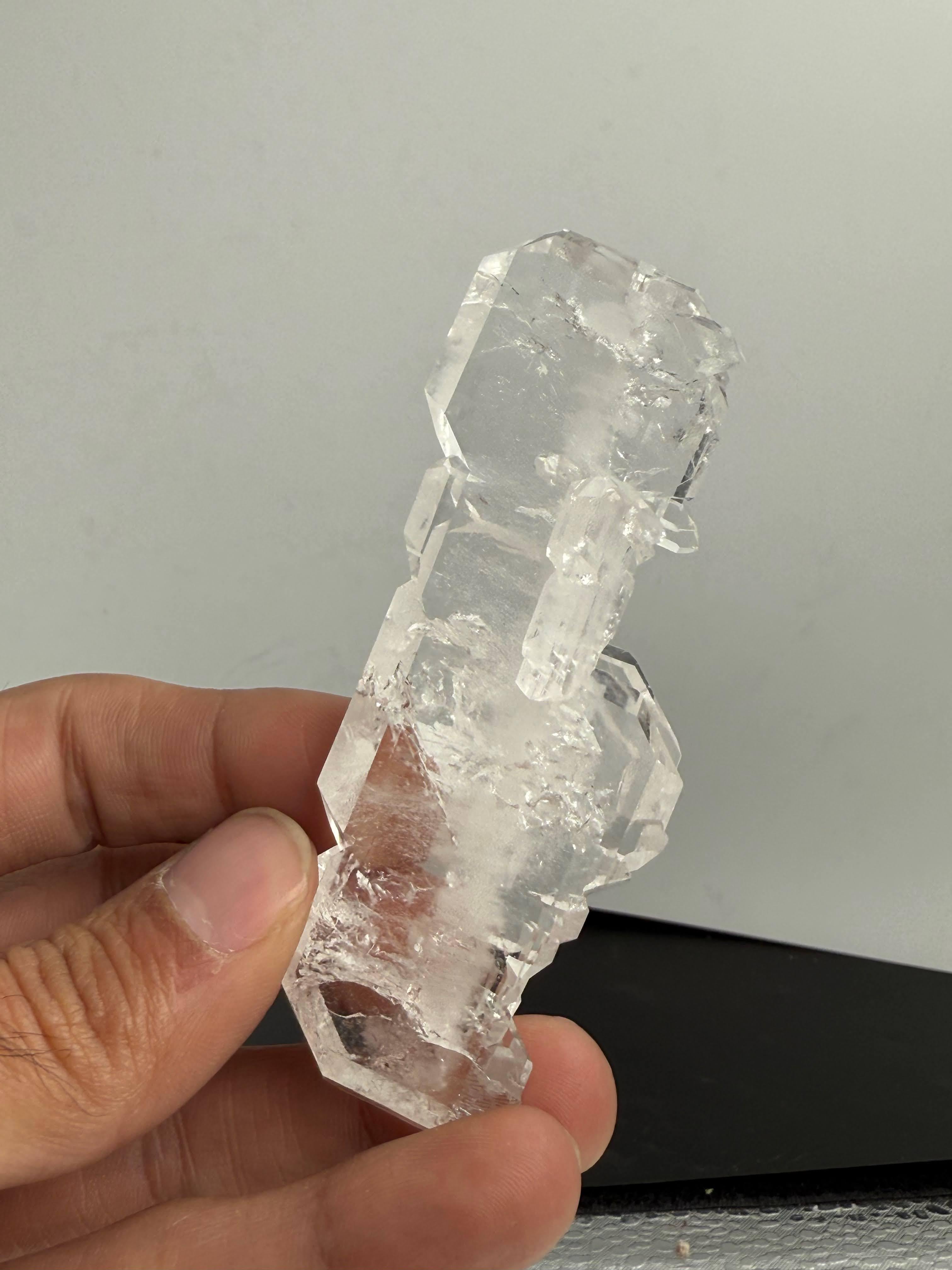 Cristal Spécimen Naturel de Sculpture en Quartz Faden Clair du Pakistan en vente