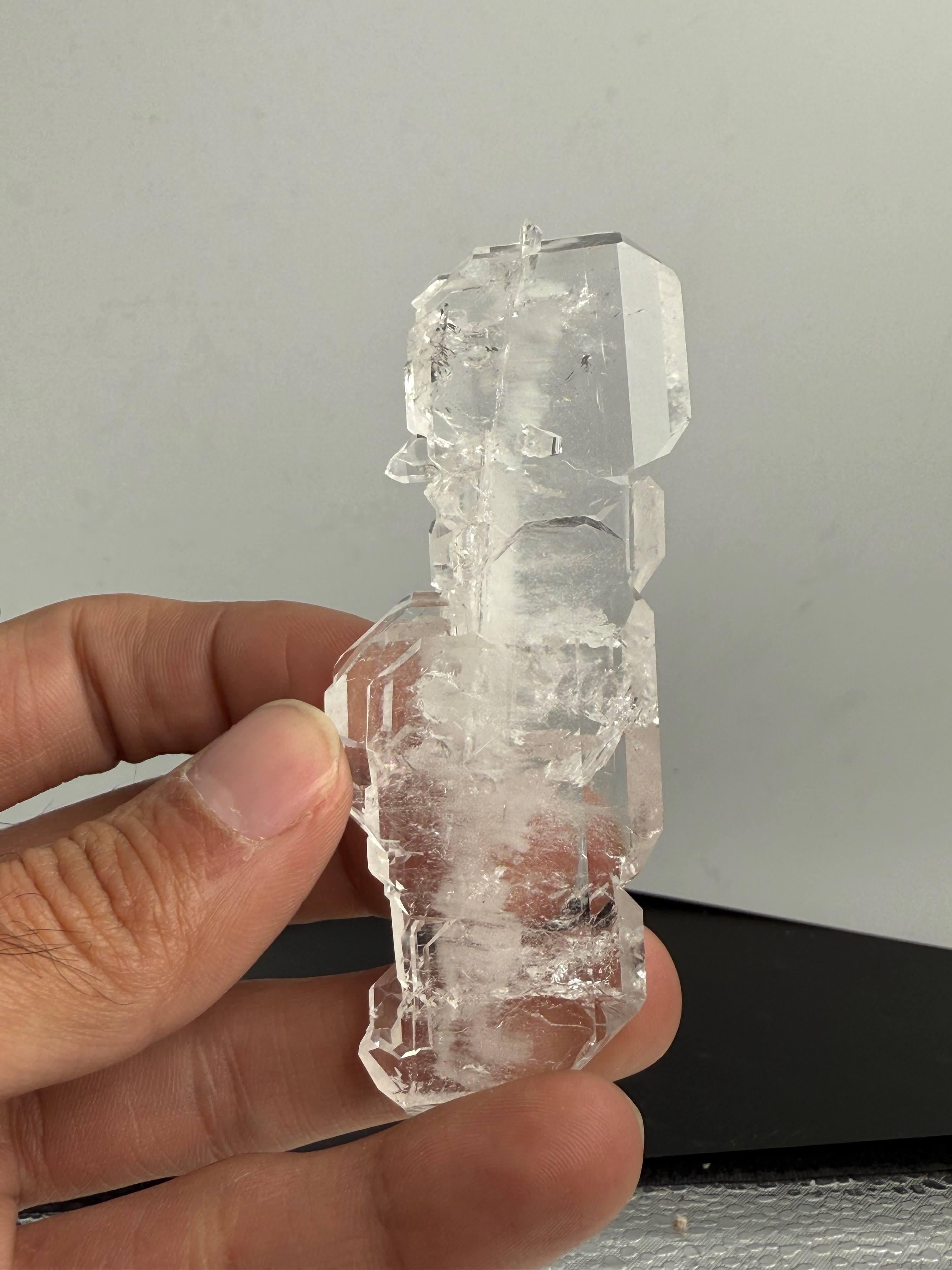 Spécimen Naturel de Sculpture en Quartz Faden Clair du Pakistan en vente 1