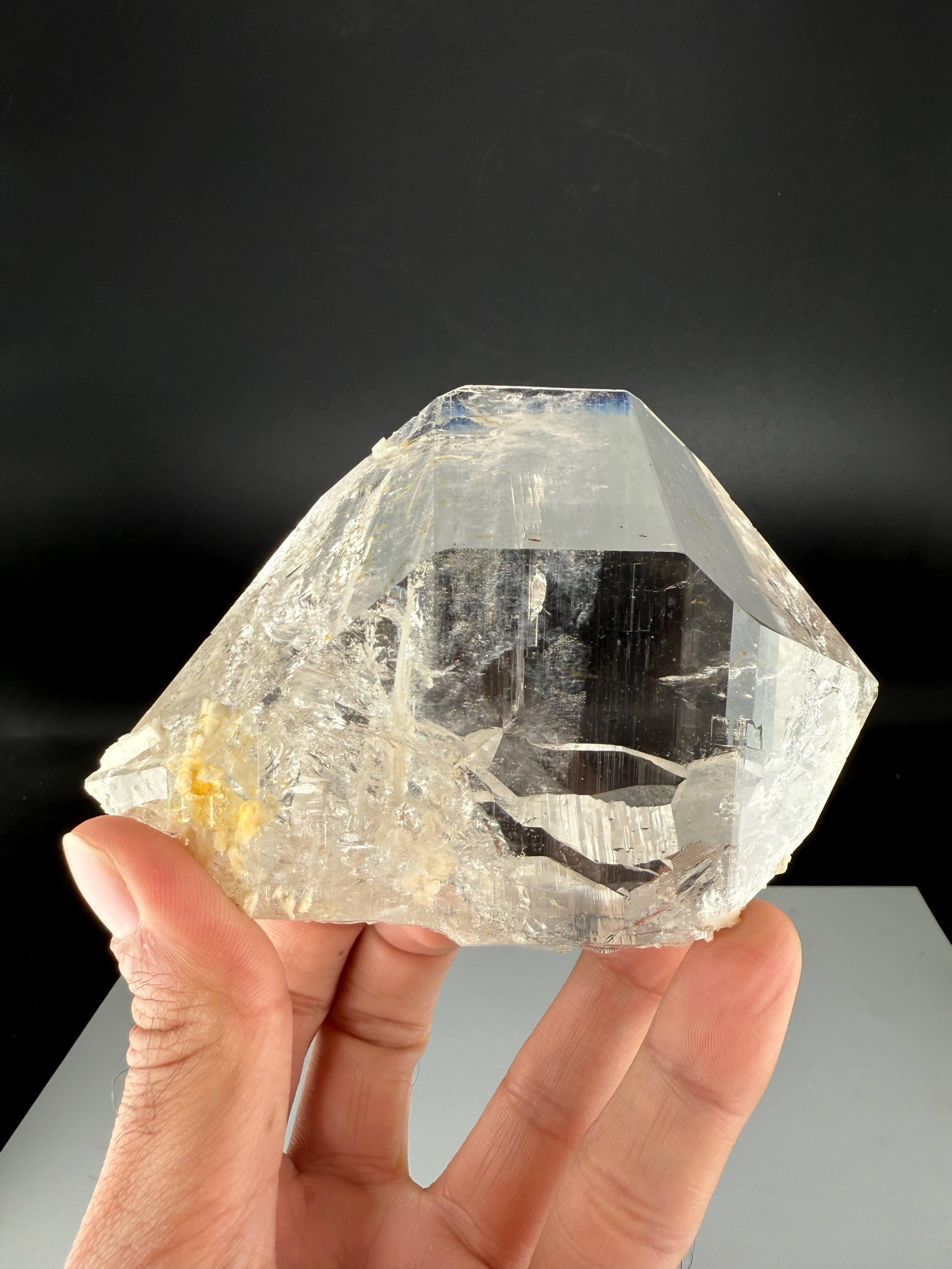 Natural Specimen Of Clear Quartz Crystal From Pakistan in vendita 4