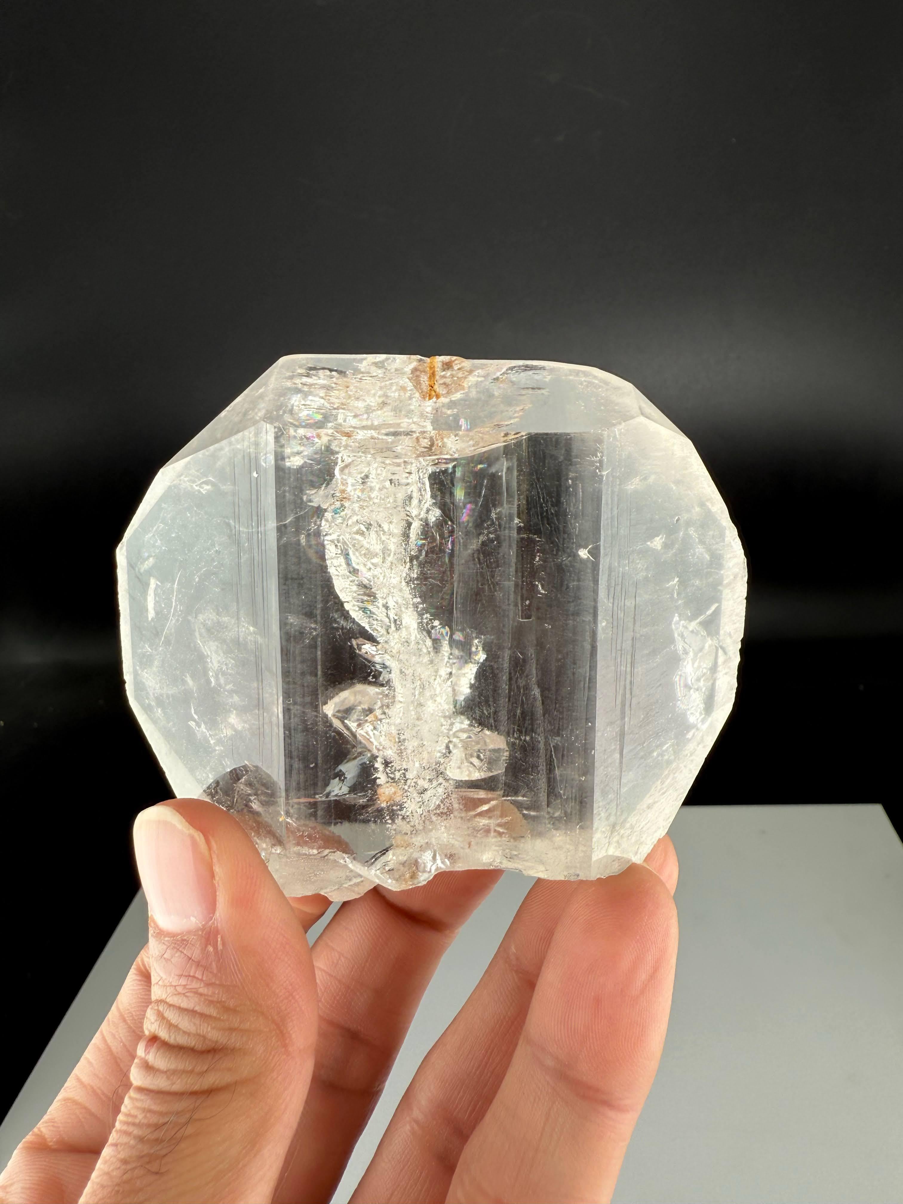 Cristallo Esemplare naturale di cristallo di quarzo chiaro proveniente dal Pakistan in vendita