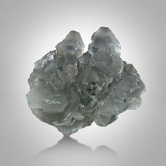 Natürliches Exemplar eines Fluoritclusters aus Pakistan