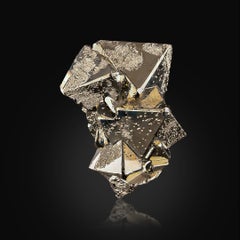 Esemplare naturale di grappolo di pirite dorata dal Perù