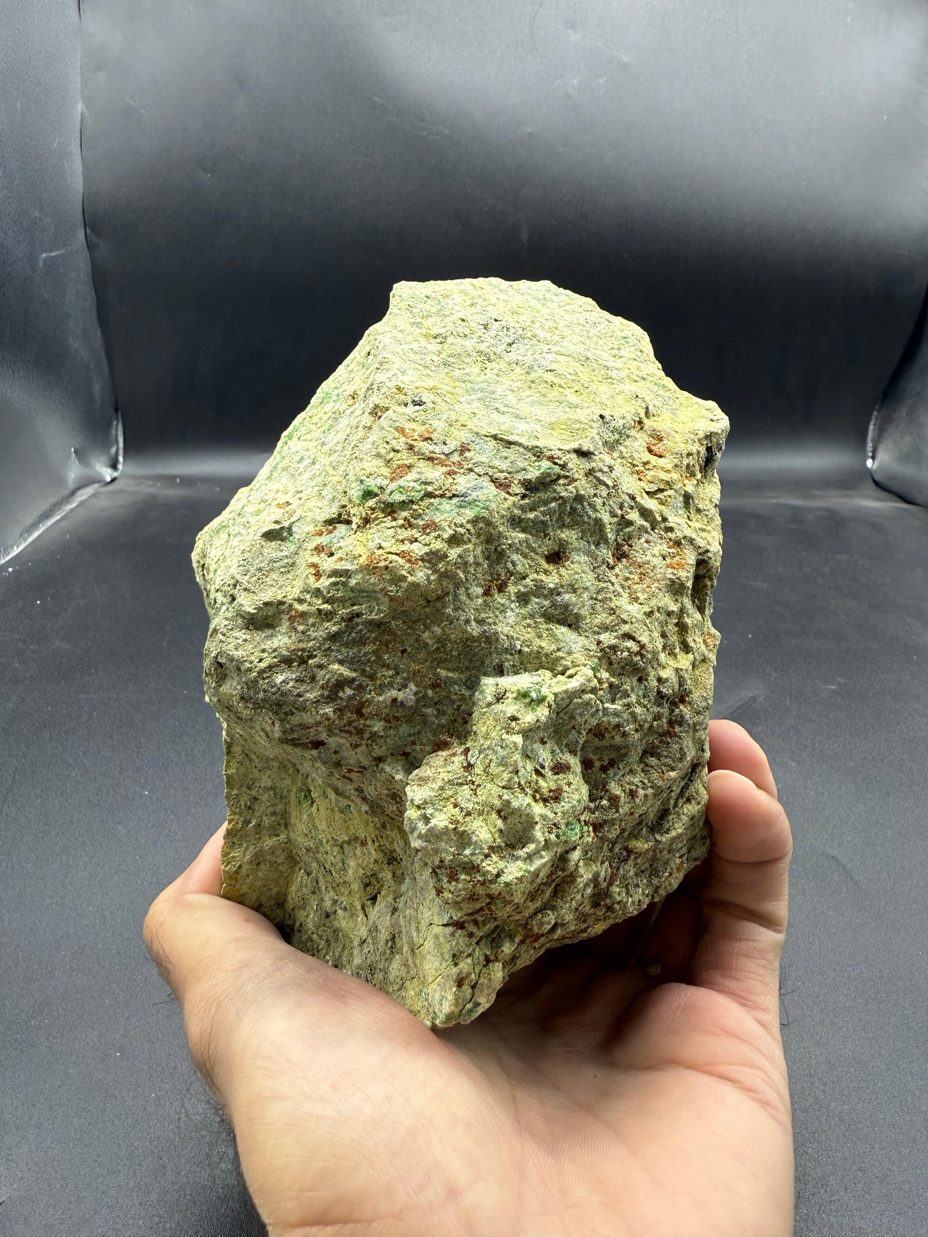 Magnifique grenat démantoïde vert sur matrice d'Azerbaïdjan en vente 4