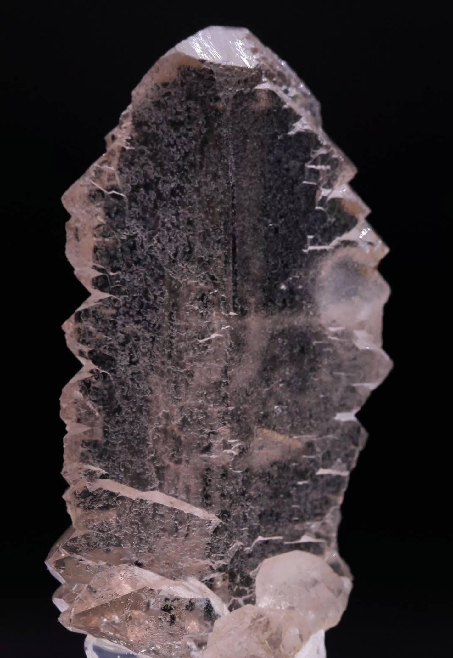 Natural Specimen Of Gwindel Quartz Crystal From Pakistan in vendita 3