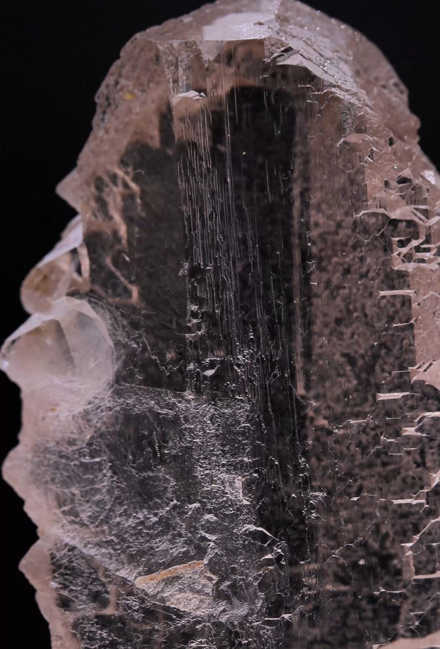 Natural Specimen Of Gwindel Quartz Crystal From Pakistan in vendita 1