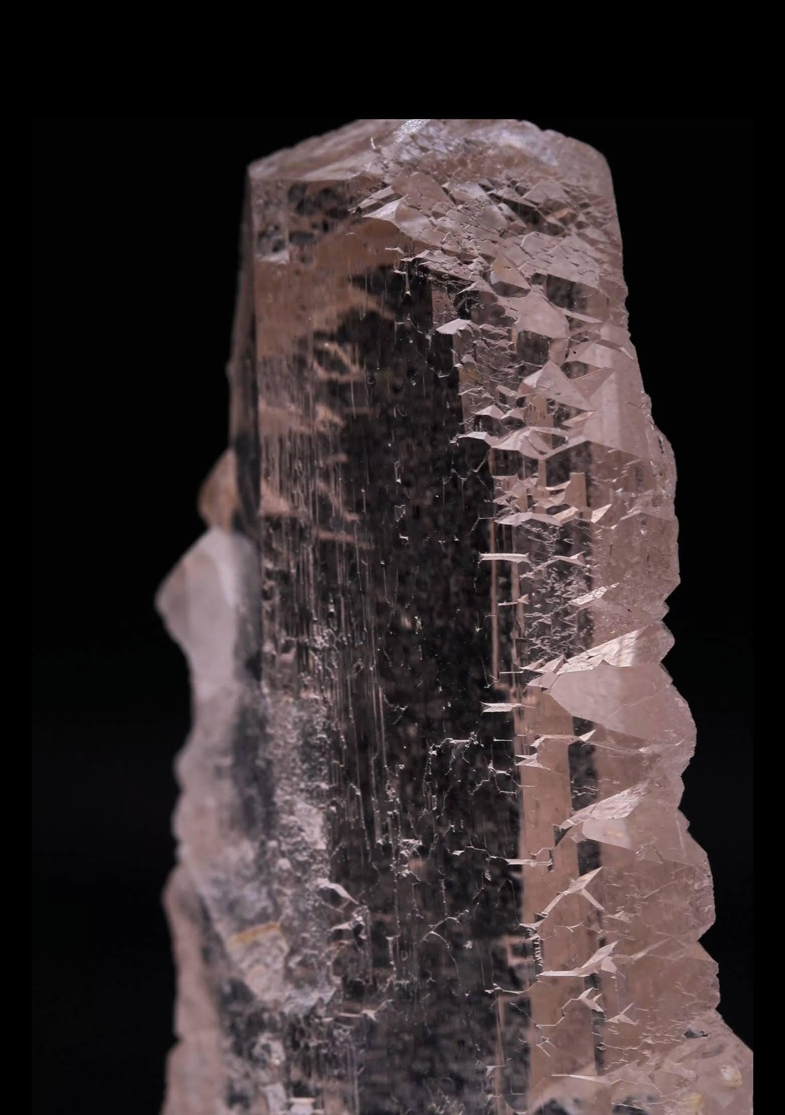 Natural Specimen Of Gwindel Quartz Crystal From Pakistan in vendita 2
