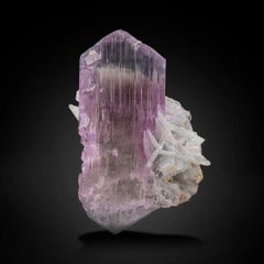 Esemplare naturale di cristallo di Kunzite su Albite dall'Afghanistan