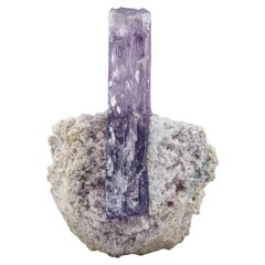 Esemplare naturale di cristallo di Kunzite viola chiaro su Albite dall
Afghanistan
