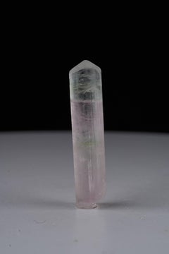 Ejemplar natural de turmalina multicolor, cristal de 10,4 gramos procedente de Afganistán