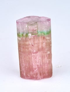 Spécimen naturel de cristal de tourmaline rose provenant d'Afghanistan