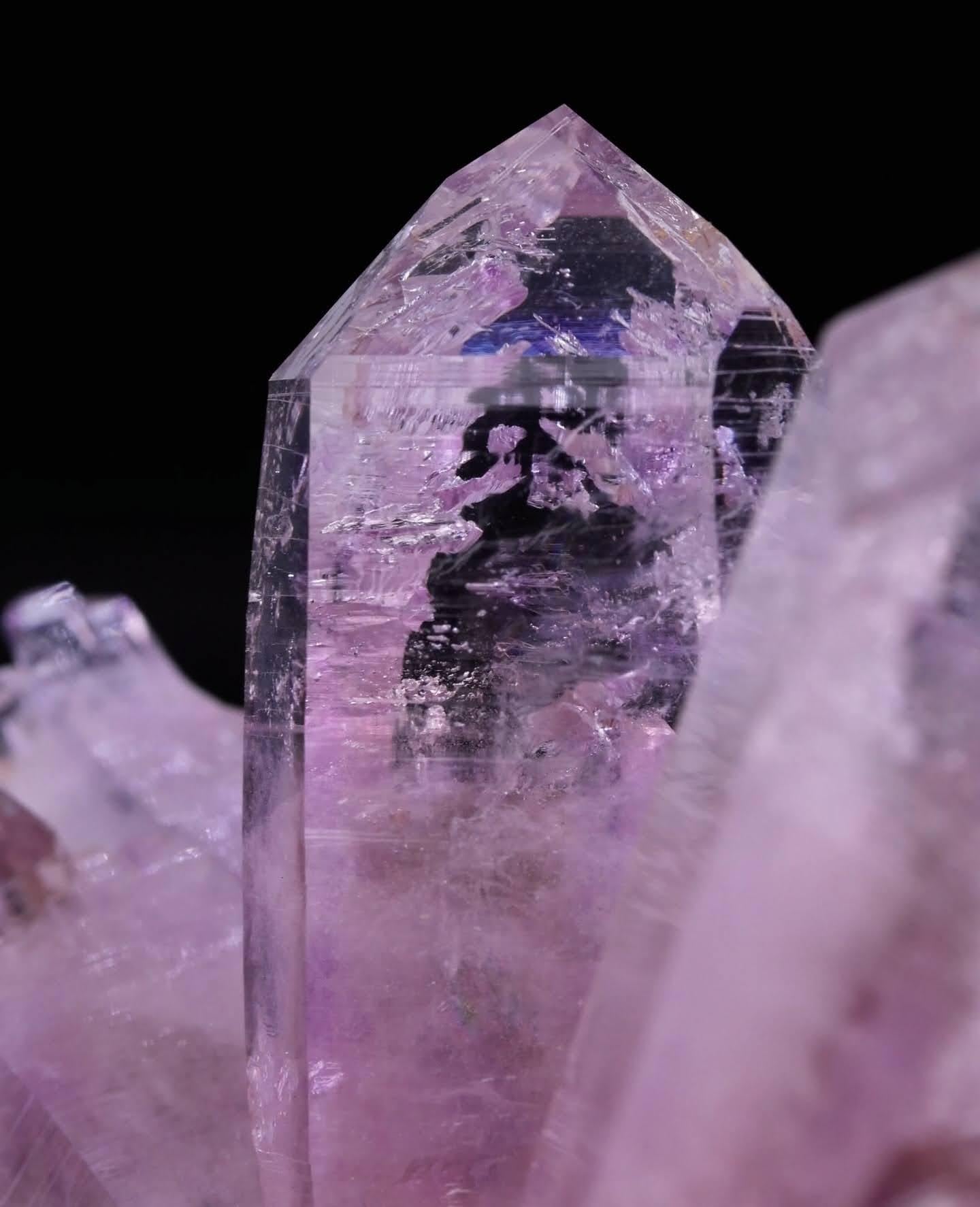 Natural Specimen Of Purple Amethyst Crystal Cluster From Mexico In condizioni ottime in vendita a Peshawar, PK
