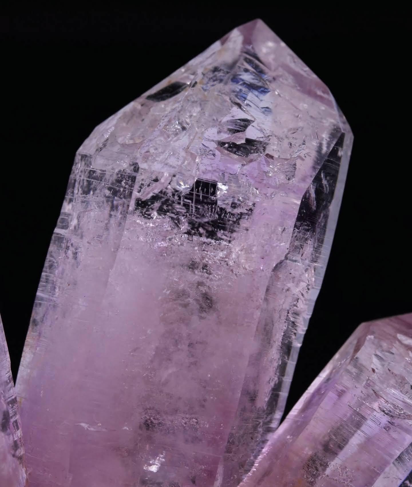 XXI secolo e contemporaneo Natural Specimen Of Purple Amethyst Crystal Cluster From Mexico in vendita