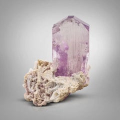 Esemplare naturale di cristallo di Kunzite viola su Albite dall'Afghanistan