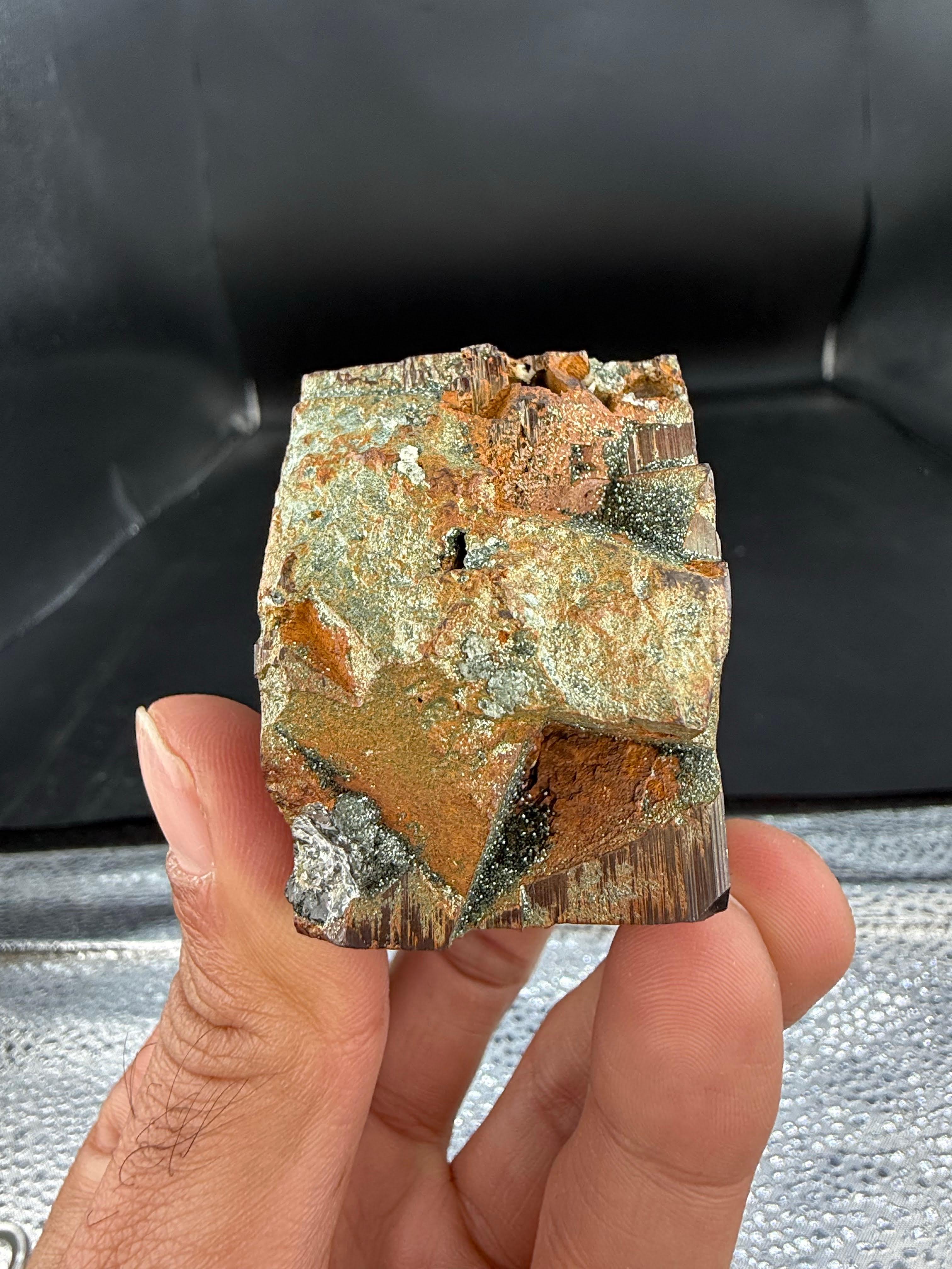 Espécimen Natural De Cristal Cúbico De Pirita Raro De Pakistán en Bueno estado para la venta en Peshawar, PK