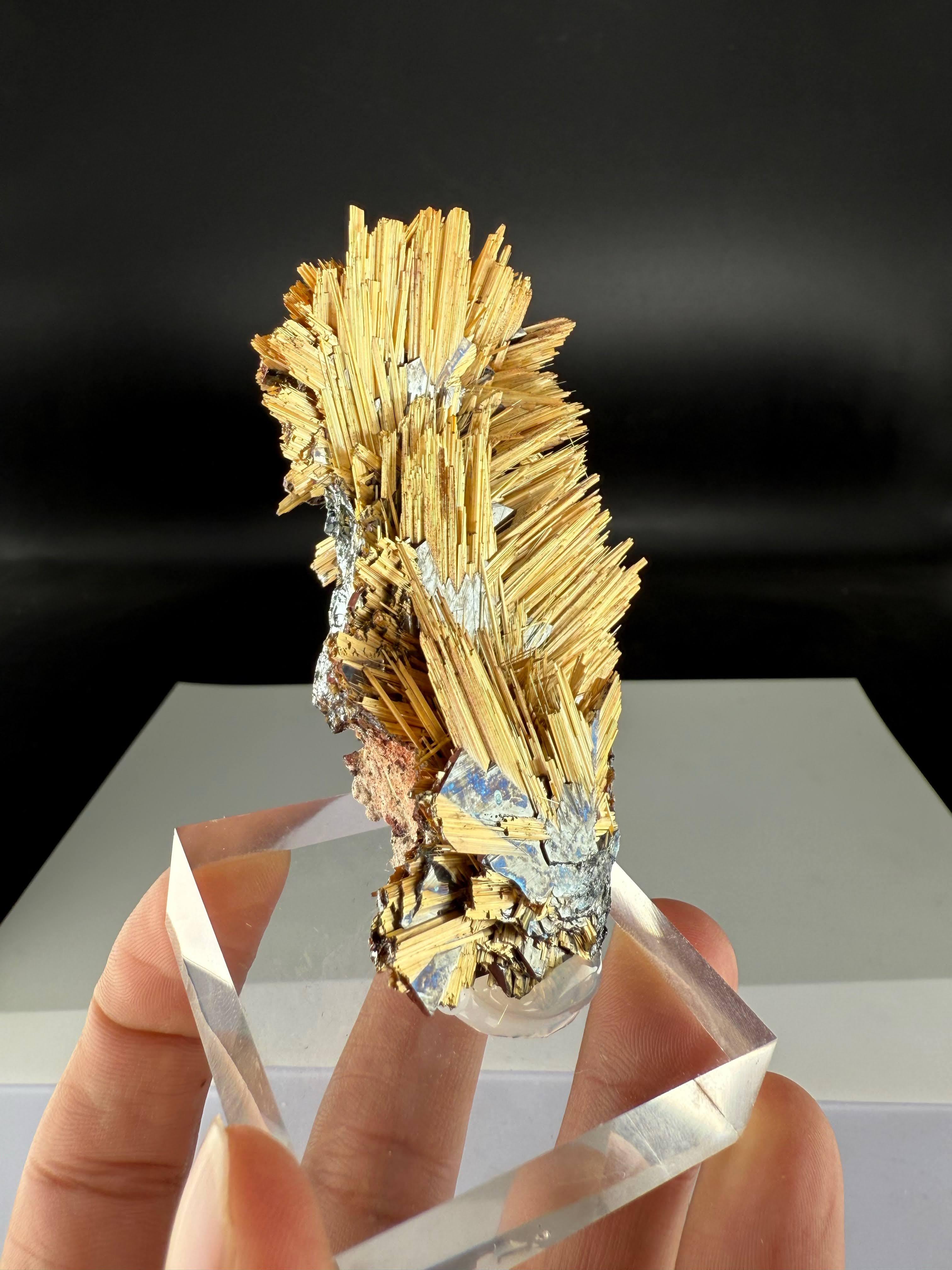 Espécimen Natural De Rutilo Raro Con Minerales De Hematites De Brasil Brasileño en venta