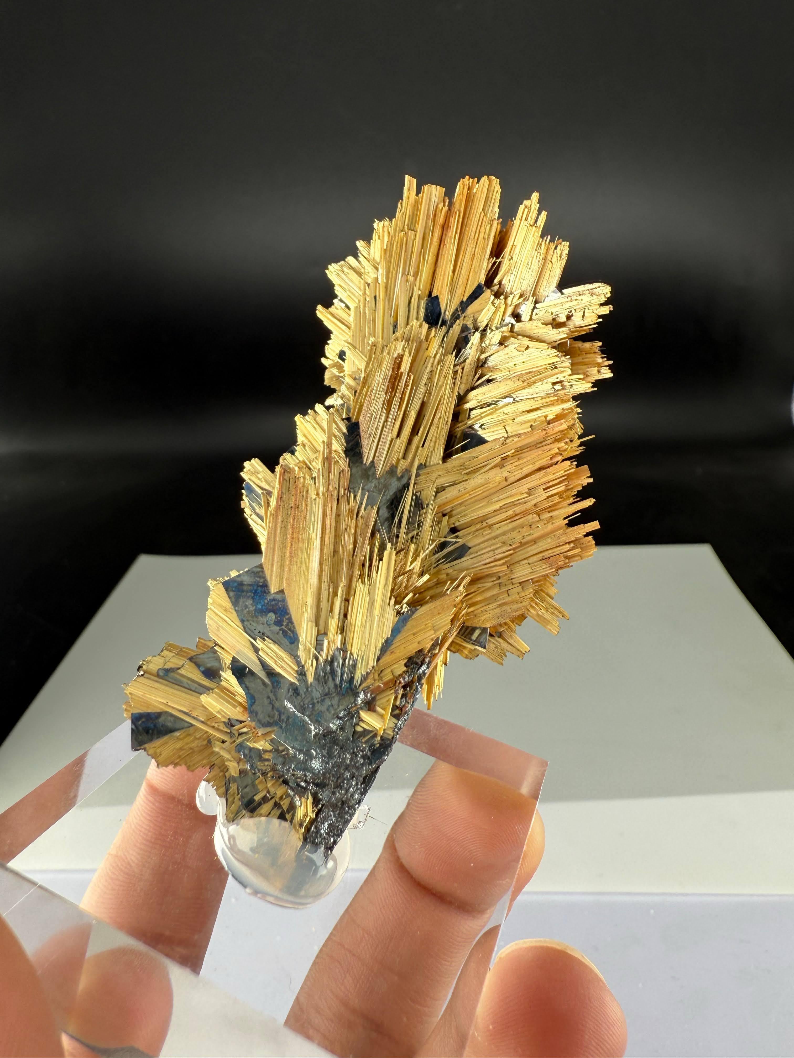 Espécimen Natural De Rutilo Raro Con Minerales De Hematites De Brasil Cristal en venta