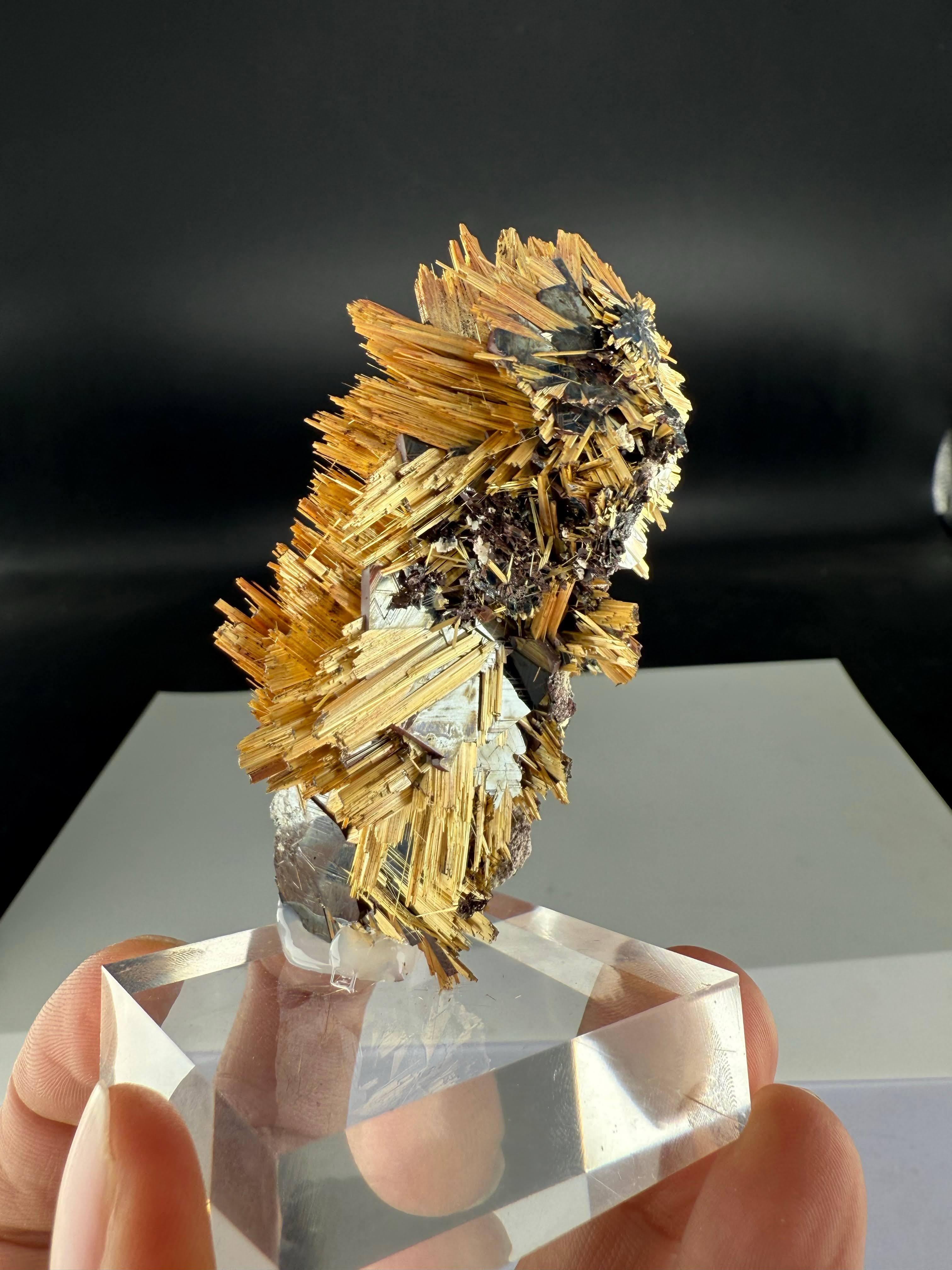 Espécimen Natural De Rutilo Raro Con Minerales De Hematites De Brasil en venta 2