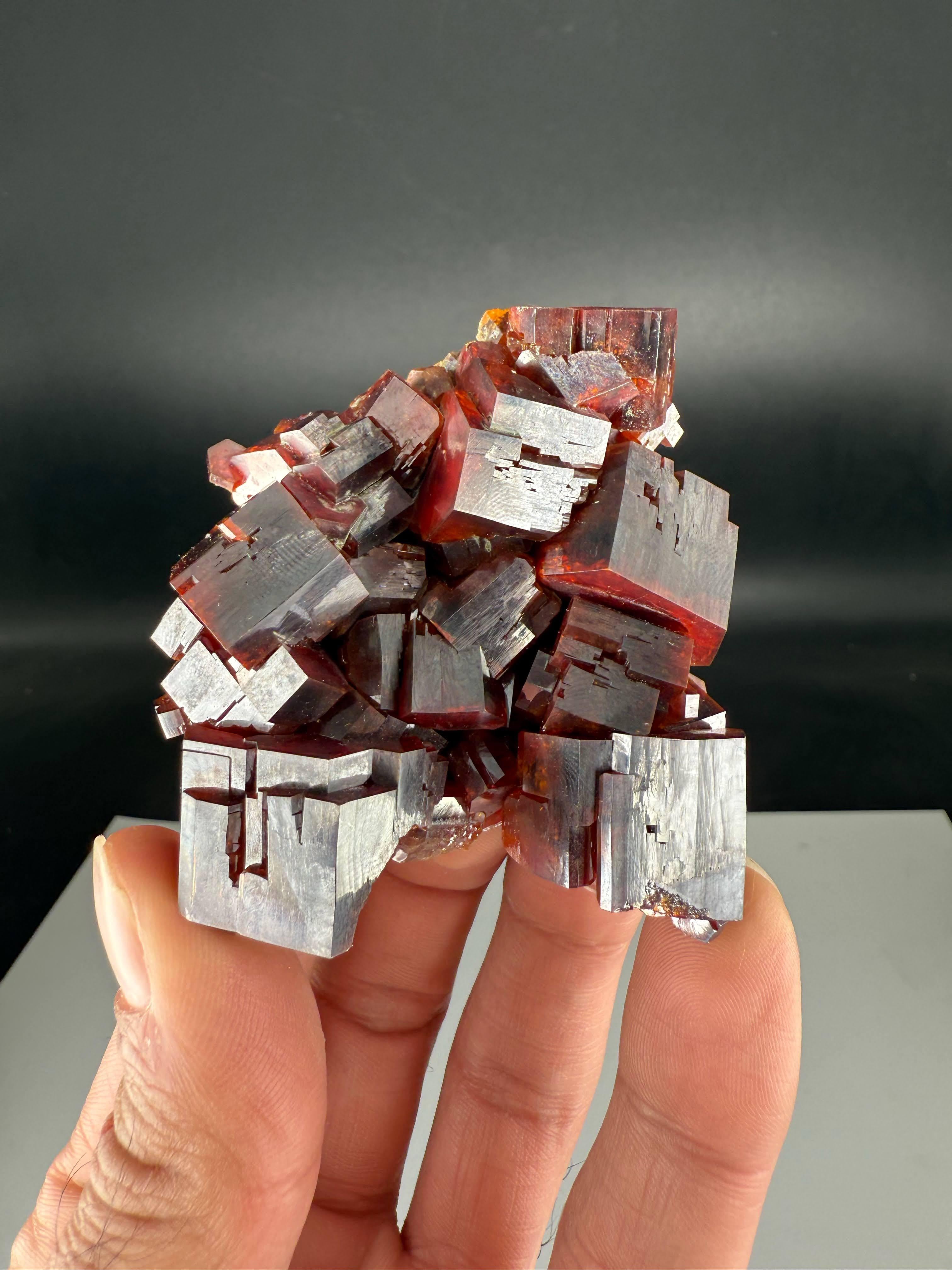 Natural Specimen Of Rare Vanadinite Crystal Cluster From Morocco in vendita 3