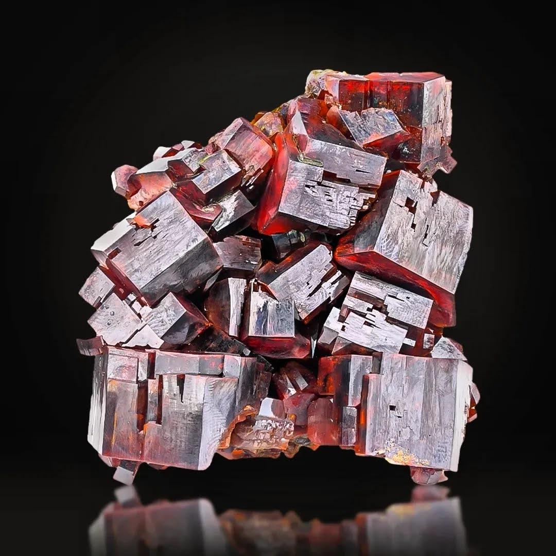 Art Déco Natural Specimen Of Rare Vanadinite Crystal Cluster From Morocco in vendita