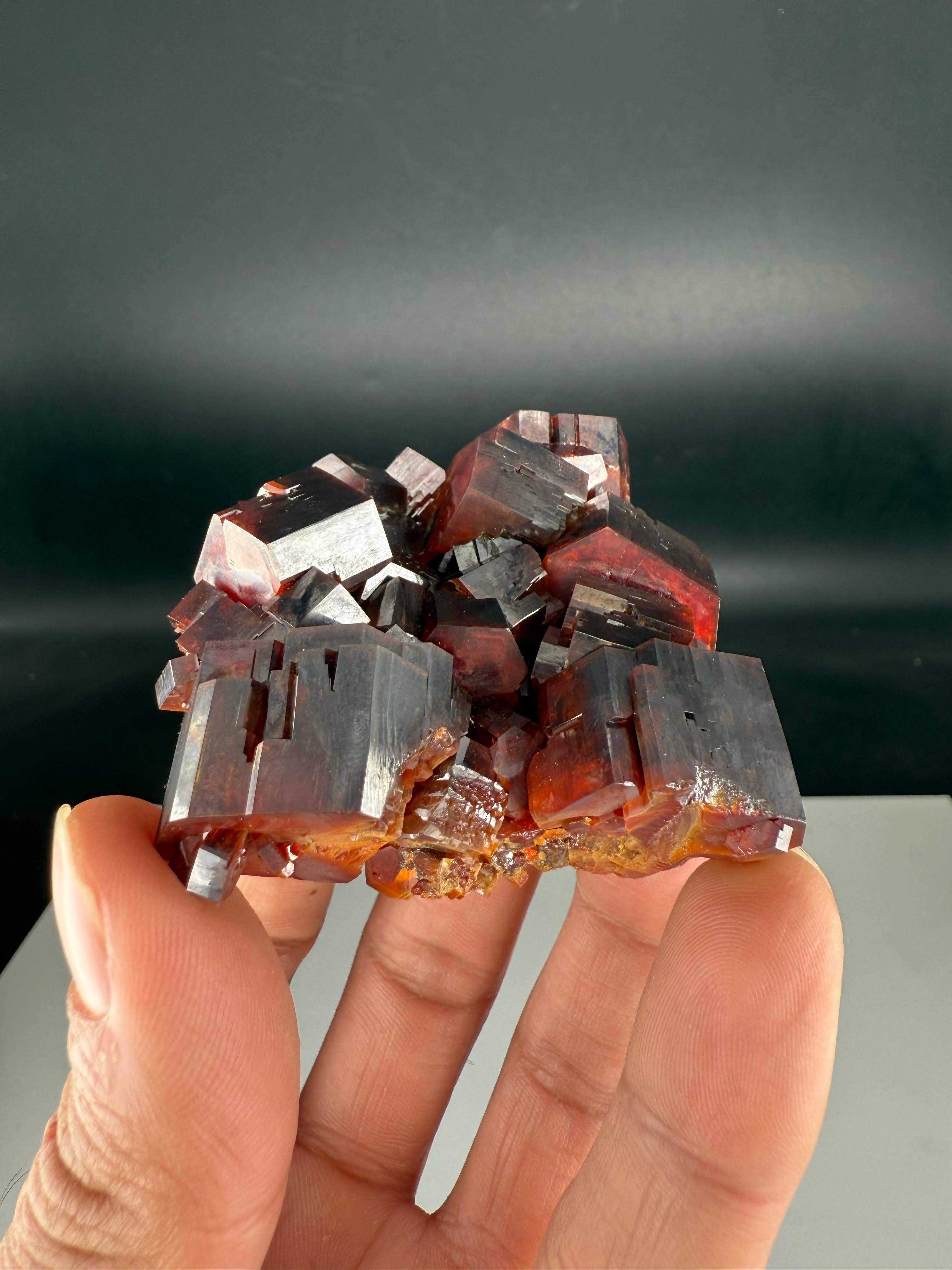 Marocchino Natural Specimen Of Rare Vanadinite Crystal Cluster From Morocco in vendita