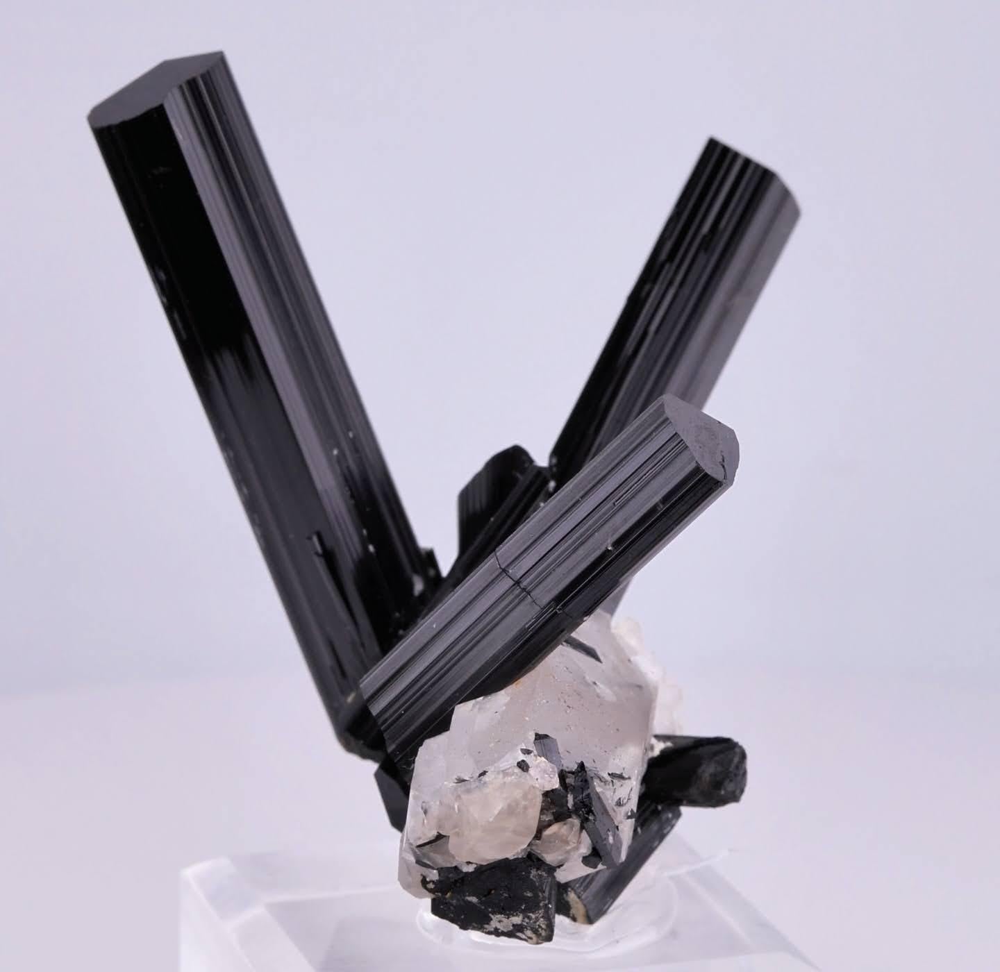 Pakistano Natural Specimen Of Schorl Black Tourmaline On Quartz Crystals From Pakistan in vendita