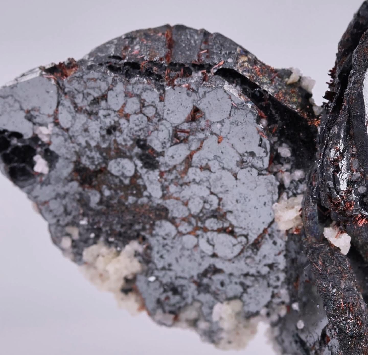 Natural Specimen Of Silver Hematite With Sagenite From Pakistan in vendita 3