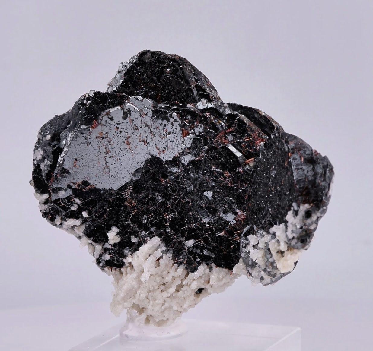 Natural Specimen Of Silver Hematite With Sagenite From Pakistan in vendita 4