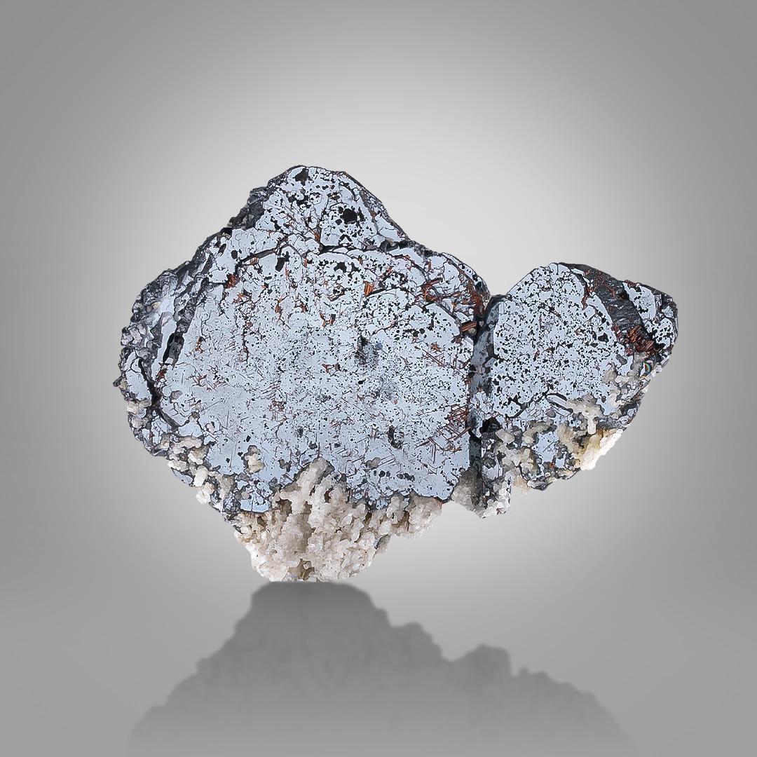 Art Déco Natural Specimen Of Silver Hematite With Sagenite From Pakistan in vendita