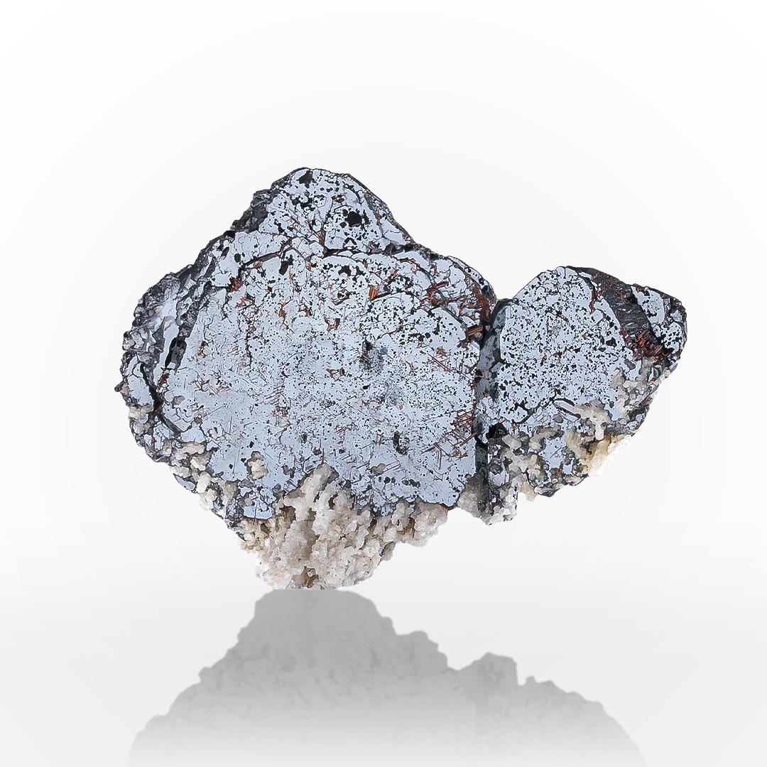 Natural Specimen Of Silver Hematite With Sagenite From Pakistan In condizioni buone in vendita a Peshawar, PK