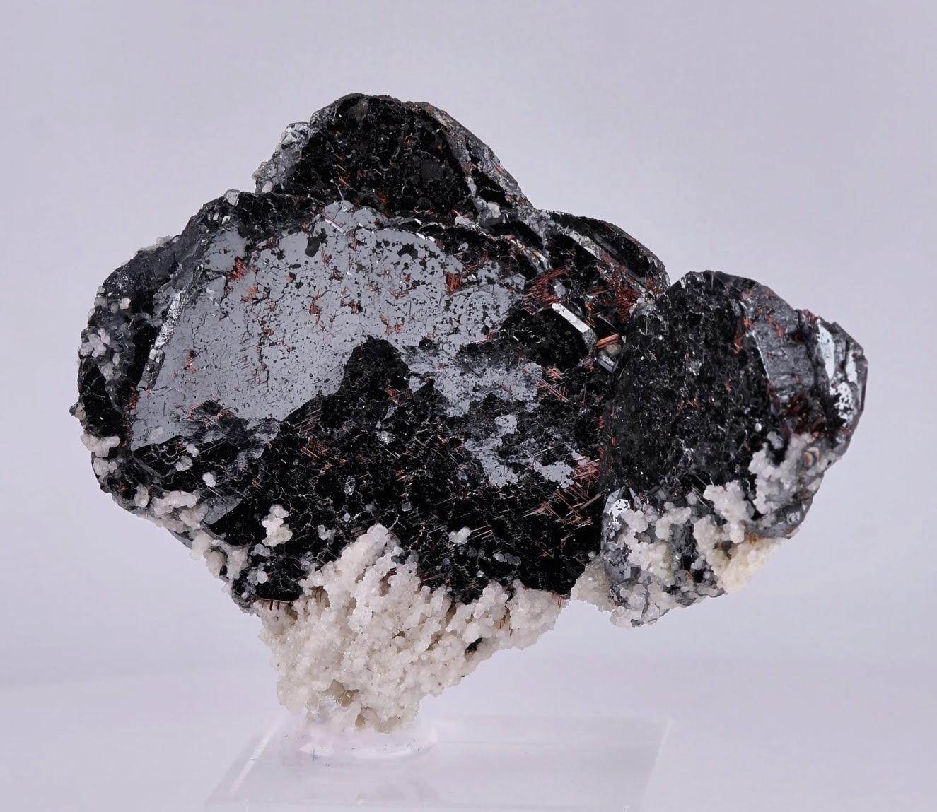 XXI secolo e contemporaneo Natural Specimen Of Silver Hematite With Sagenite From Pakistan in vendita