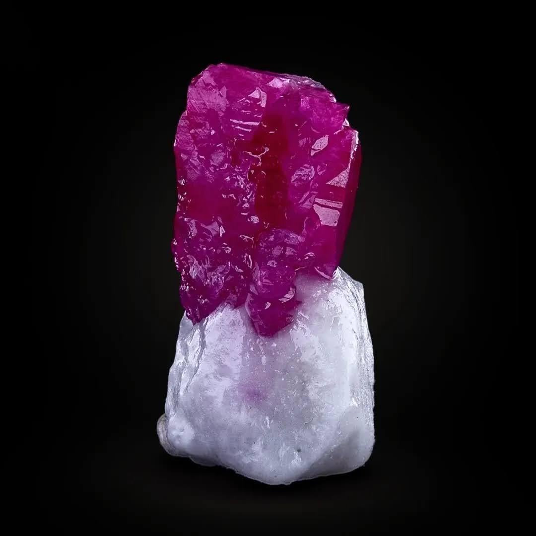 Specimen Type: Ruby on Marble 
Weight: 8 grams
Dimension: H: 2.8 x W: 1.5 x D: 1.4 cm 
Origin: Jagdalak Mine, Surobi District, Kabul Capital, Afghanistan
Treatment: None




This natural specimen features a single, well-formed ruby crystal elegantly