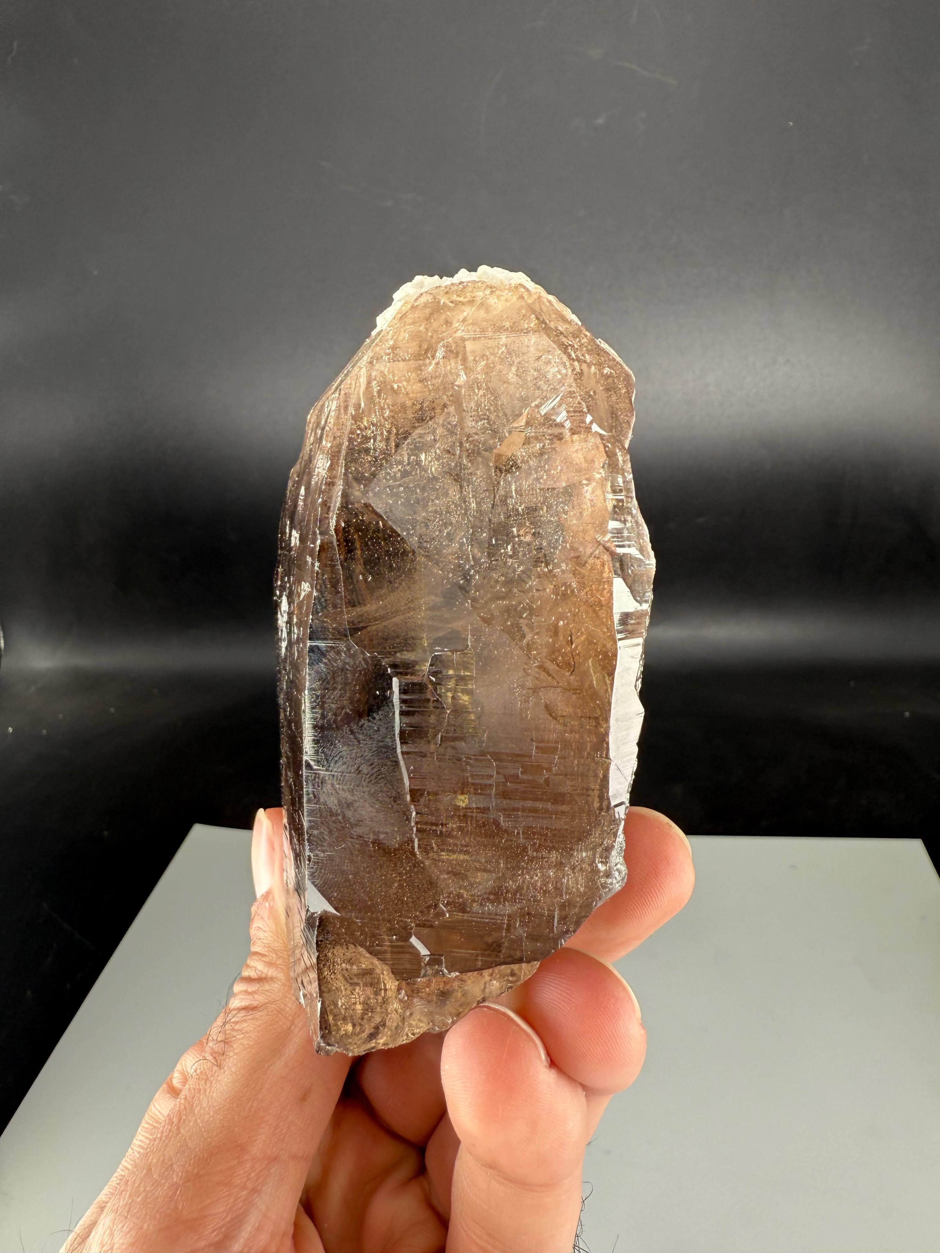 Natural Specimen Of Smoky Quartz Crystal From Pakistan in vendita 3