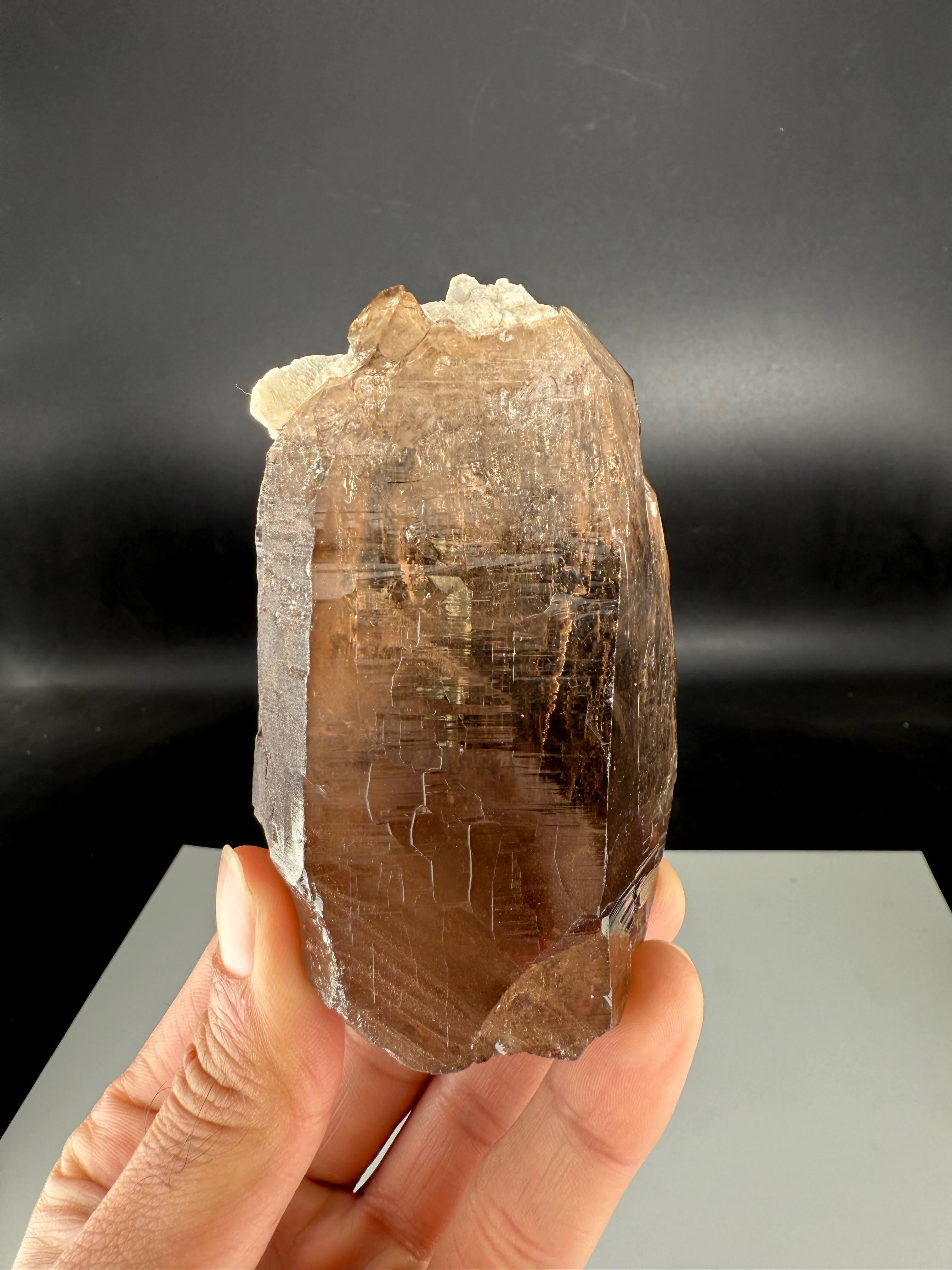 Natural Specimen Of Smoky Quartz Crystal From Pakistan in vendita 4