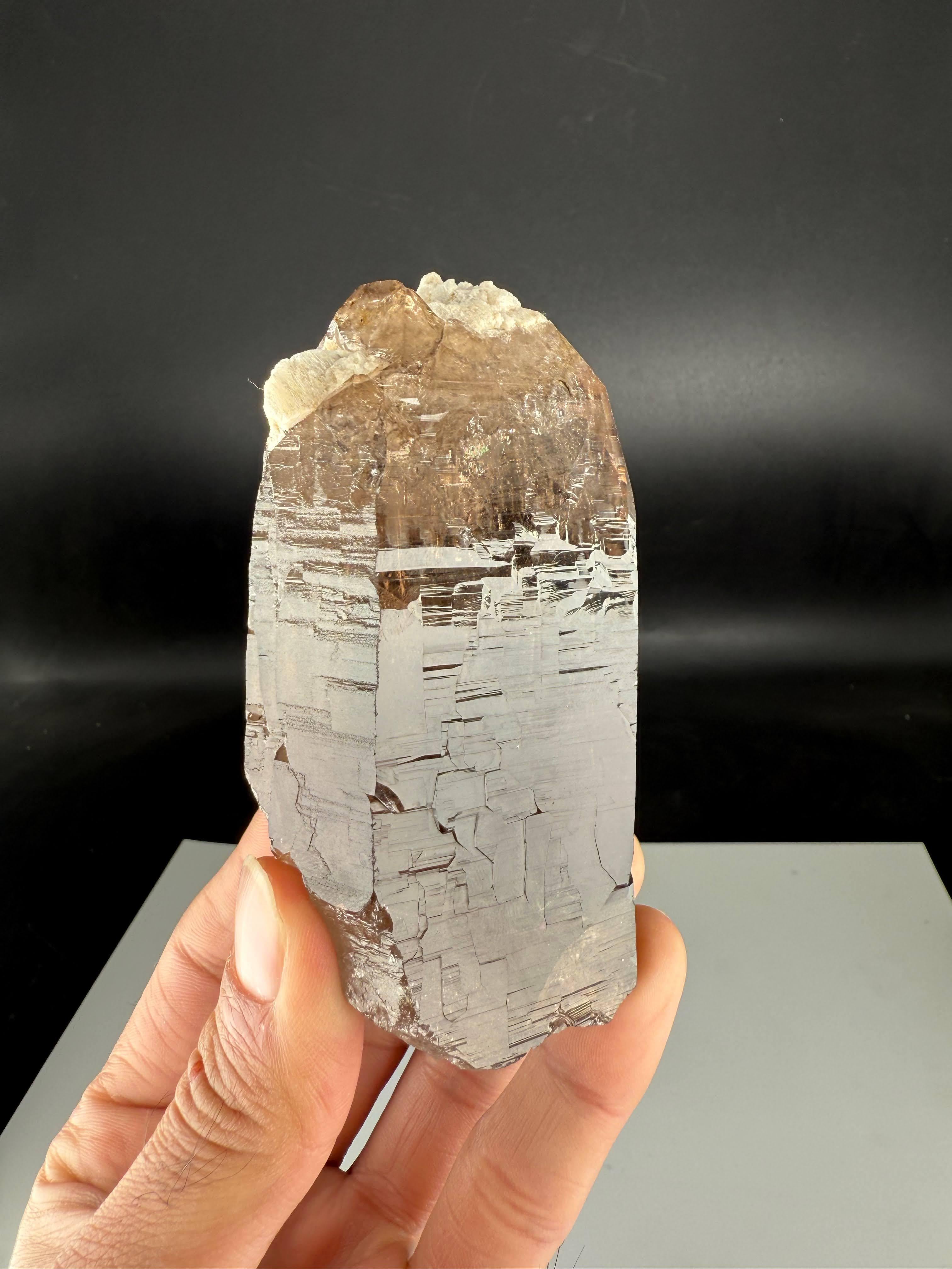 Natural Specimen Of Smoky Quartz Crystal From Pakistan in vendita 5