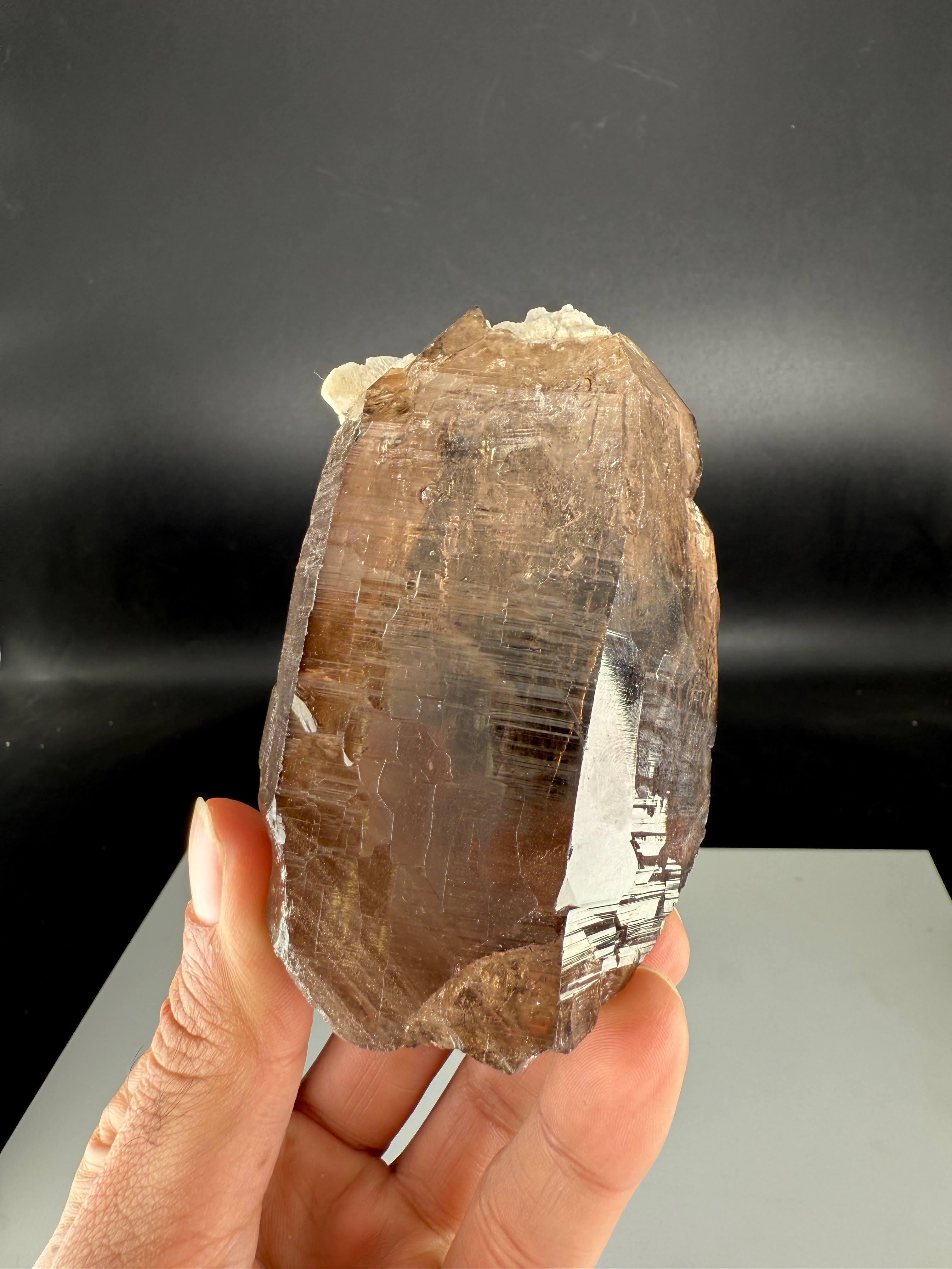 Natural Specimen Of Smoky Quartz Crystal From Pakistan in vendita 1