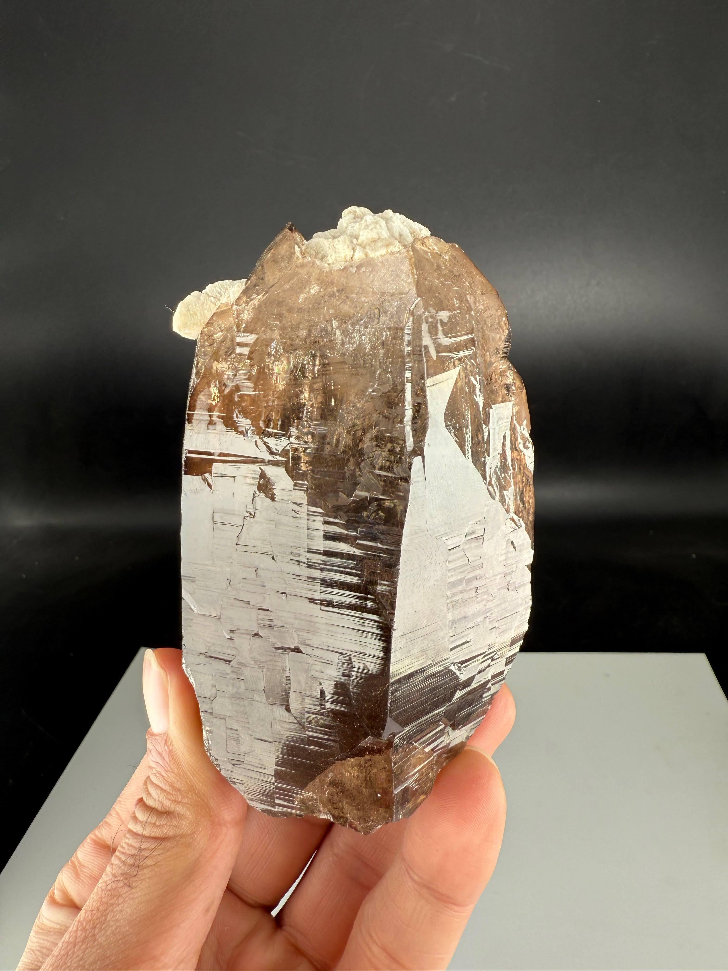 Natural Specimen Of Smoky Quartz Crystal From Pakistan in vendita 2
