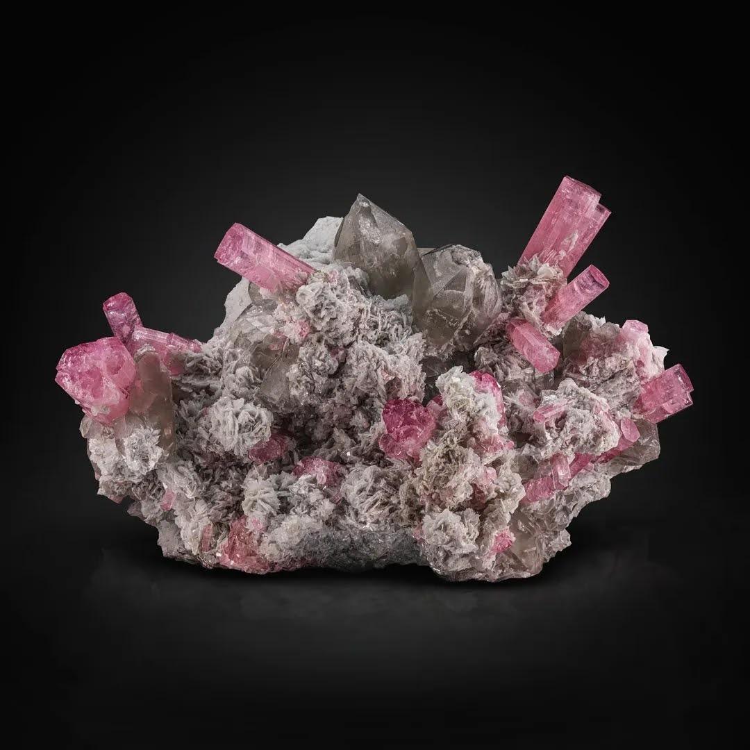 Specimen Type: Tourmaline on Cleavelandite
Weight: 9 kg
Dimension: H: 18 x W: 30 x D: 25 cm
Origin: Pachigram Mine, Nuristan Province, Afghanistan 
Treatment: None



This natural specimen features vibrant tourmaline crystals elegantly embedded in a